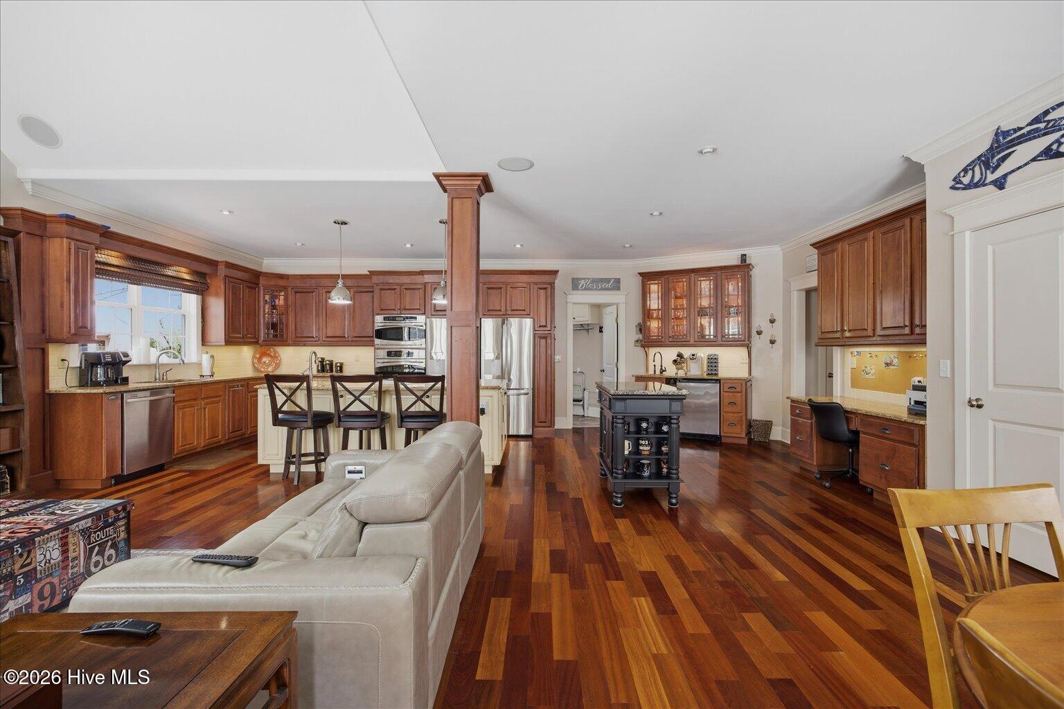 100564317 | Photo 15