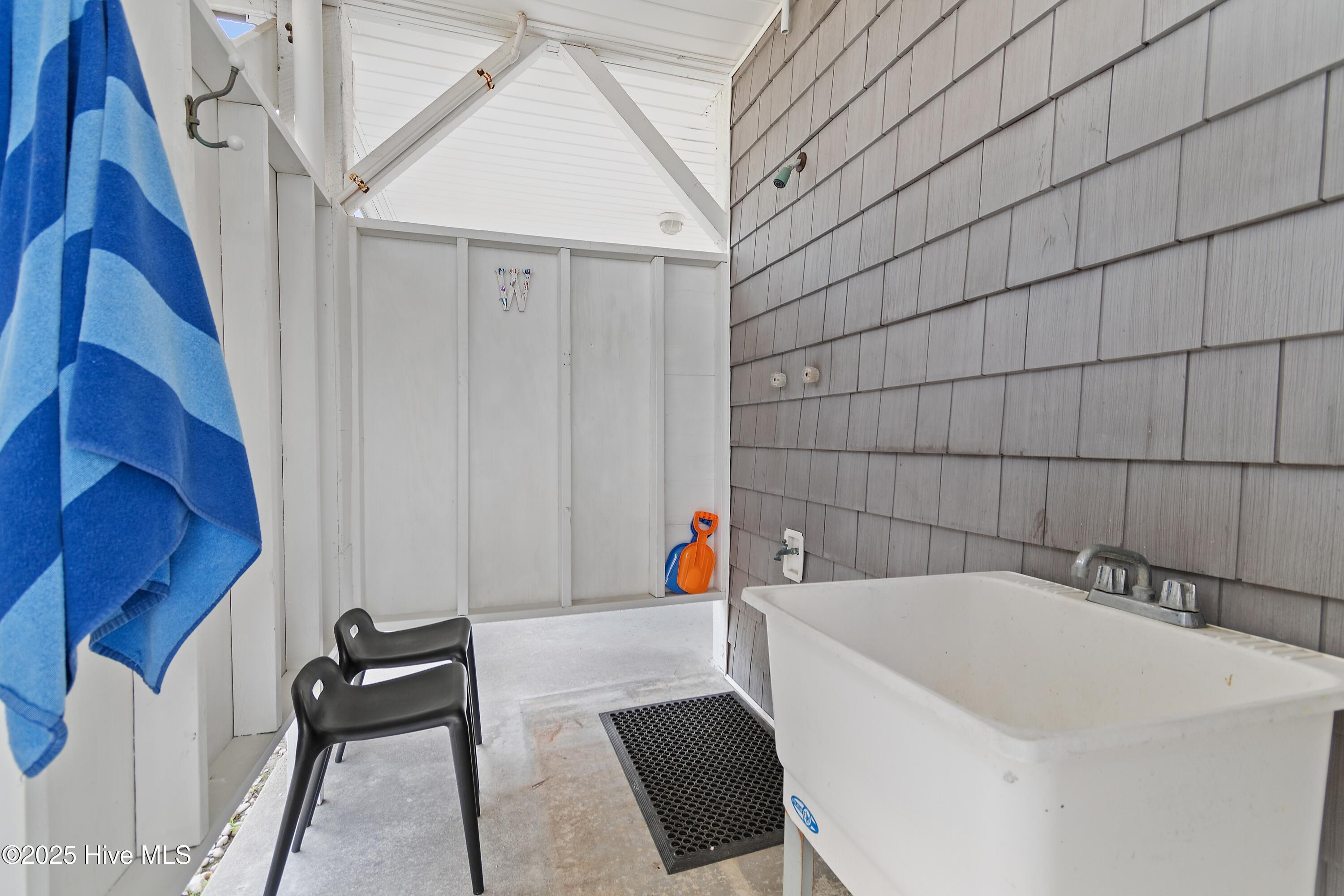 100520604 | Photo 56