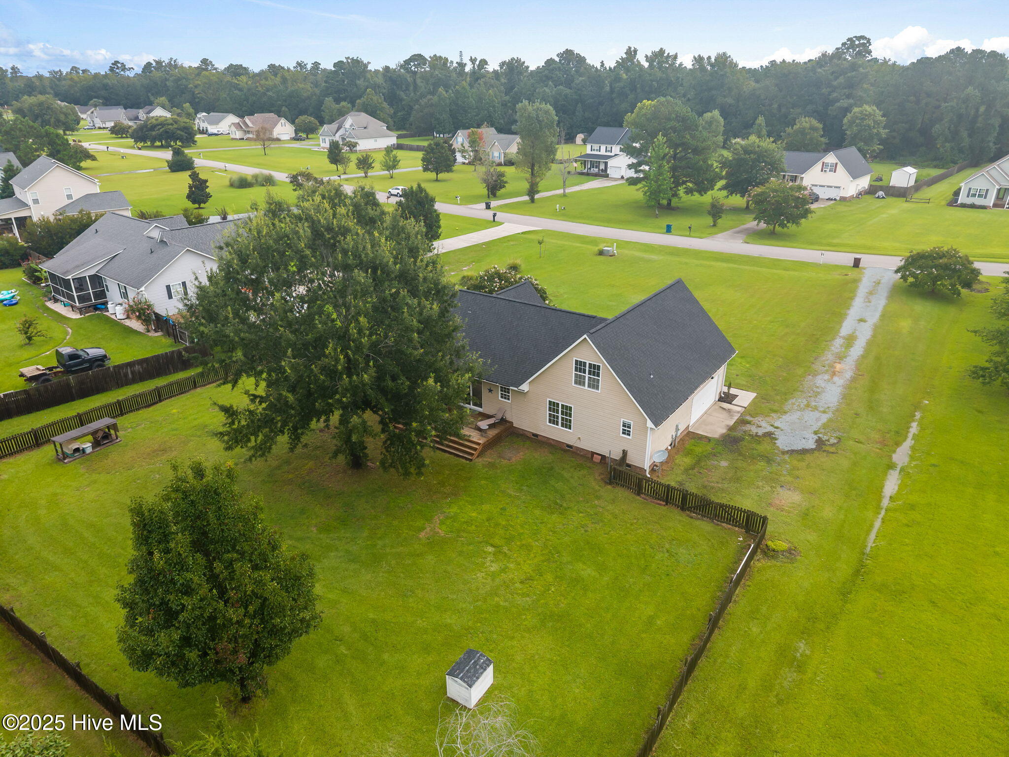 313 Oakmont Drive, Hampstead, NC 28443 – photo 6: 6-web-or-mls-DJI_20250811101249_0196_D