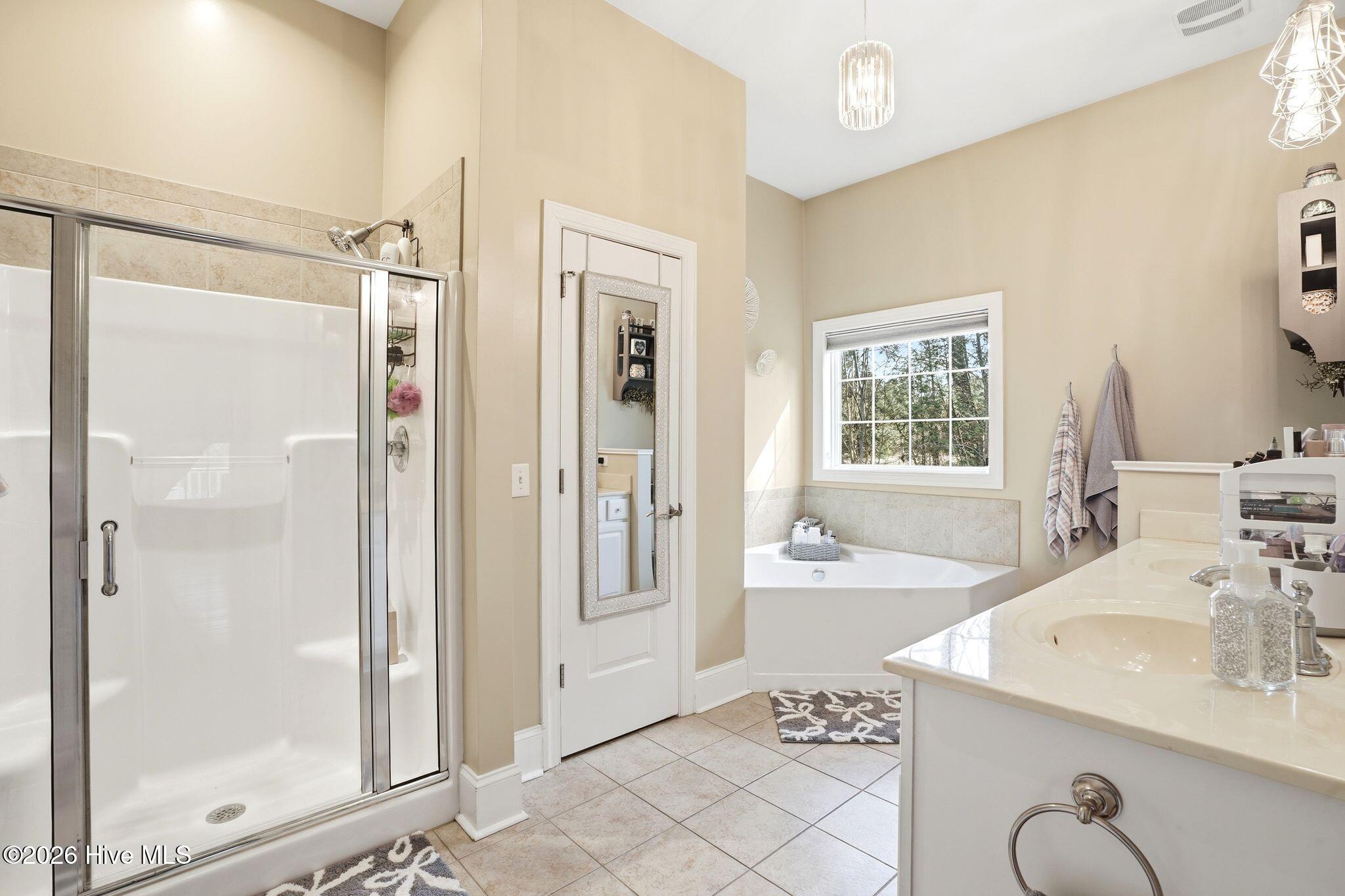 100561689 | Photo 29