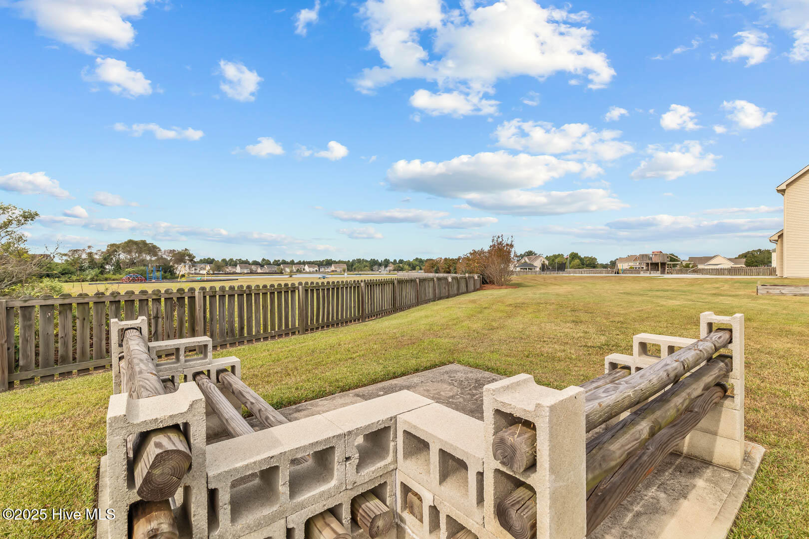 100532827 | Photo 75