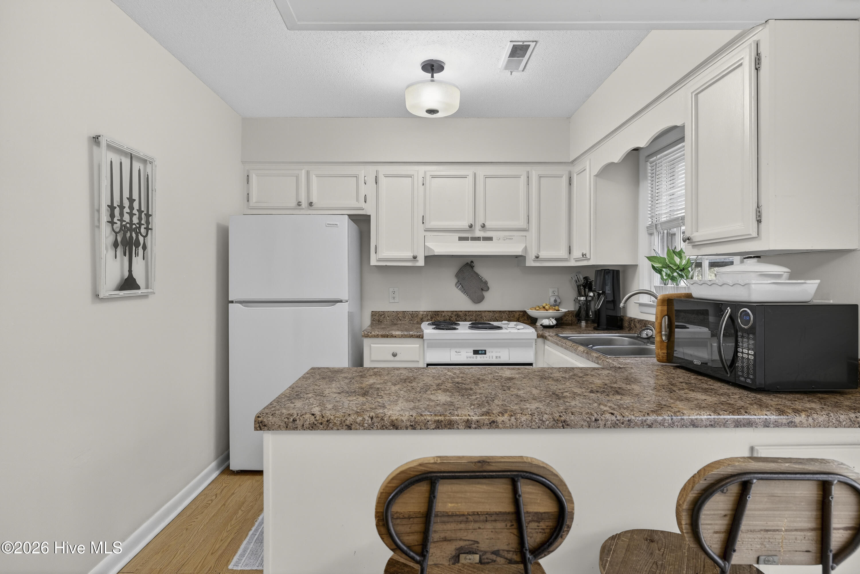 100555810 | Photo 12