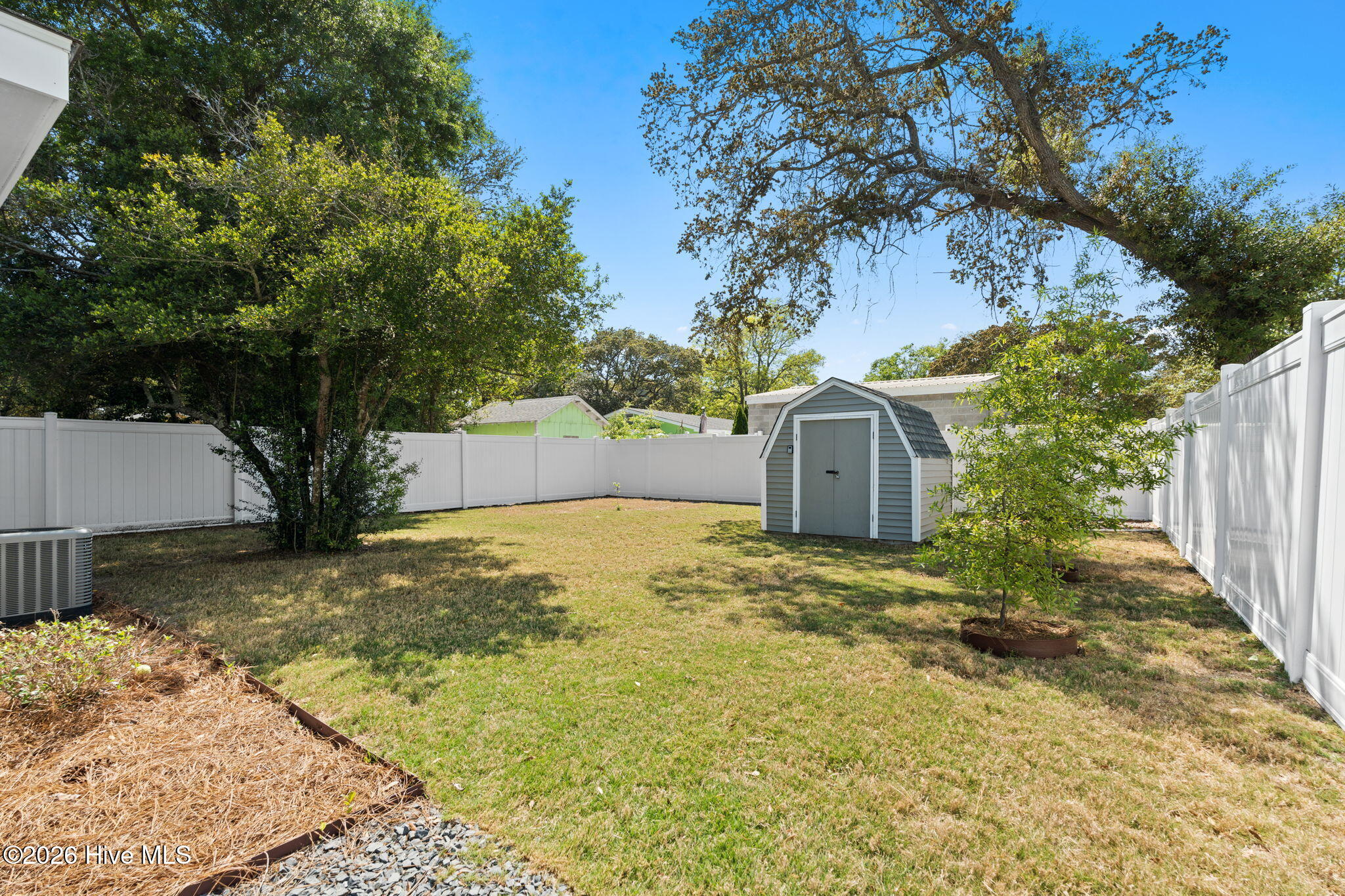 100568132 | Photo 35