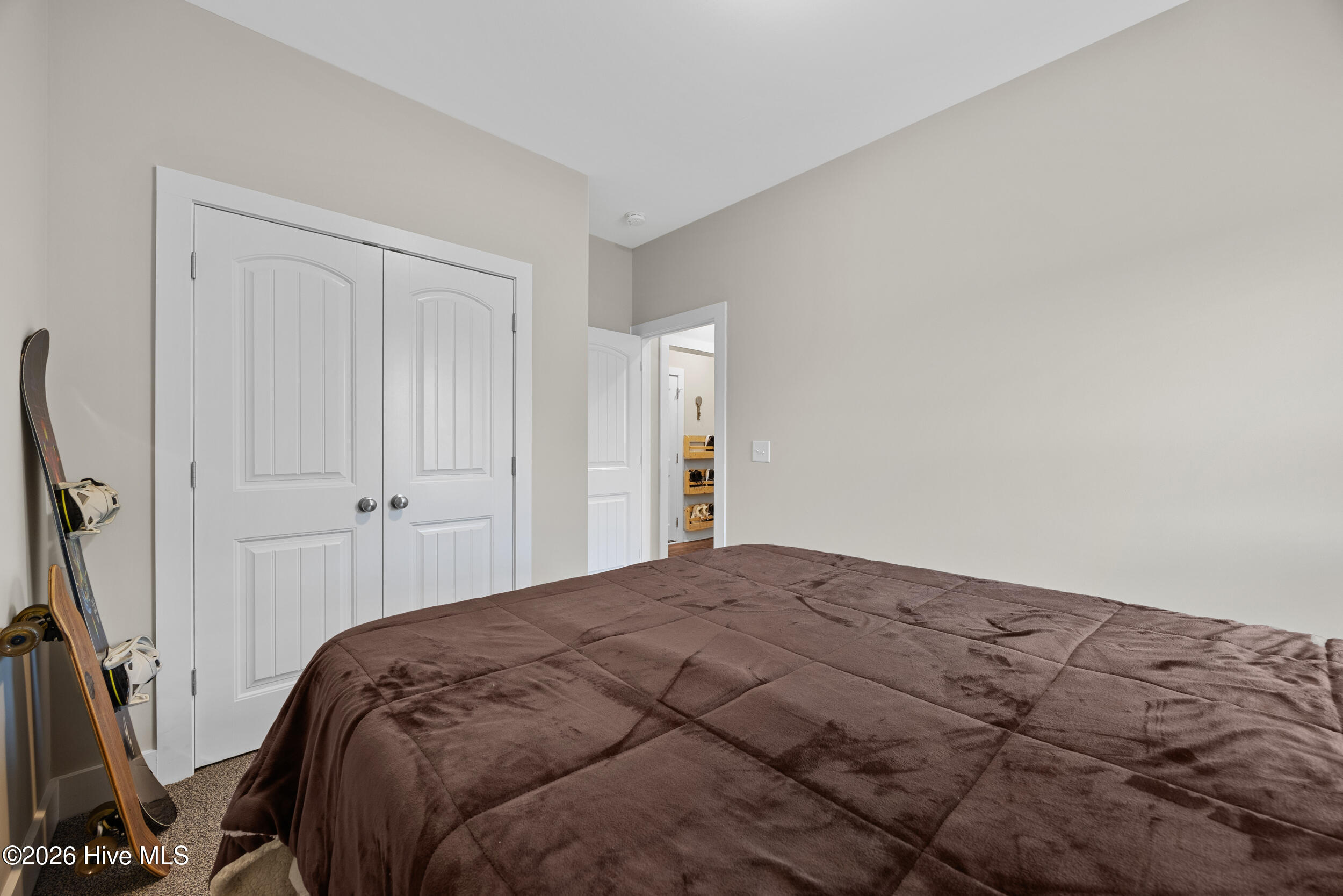 100564785 | Photo 11