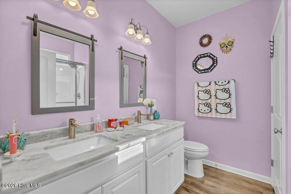 100569787 | Photo 17