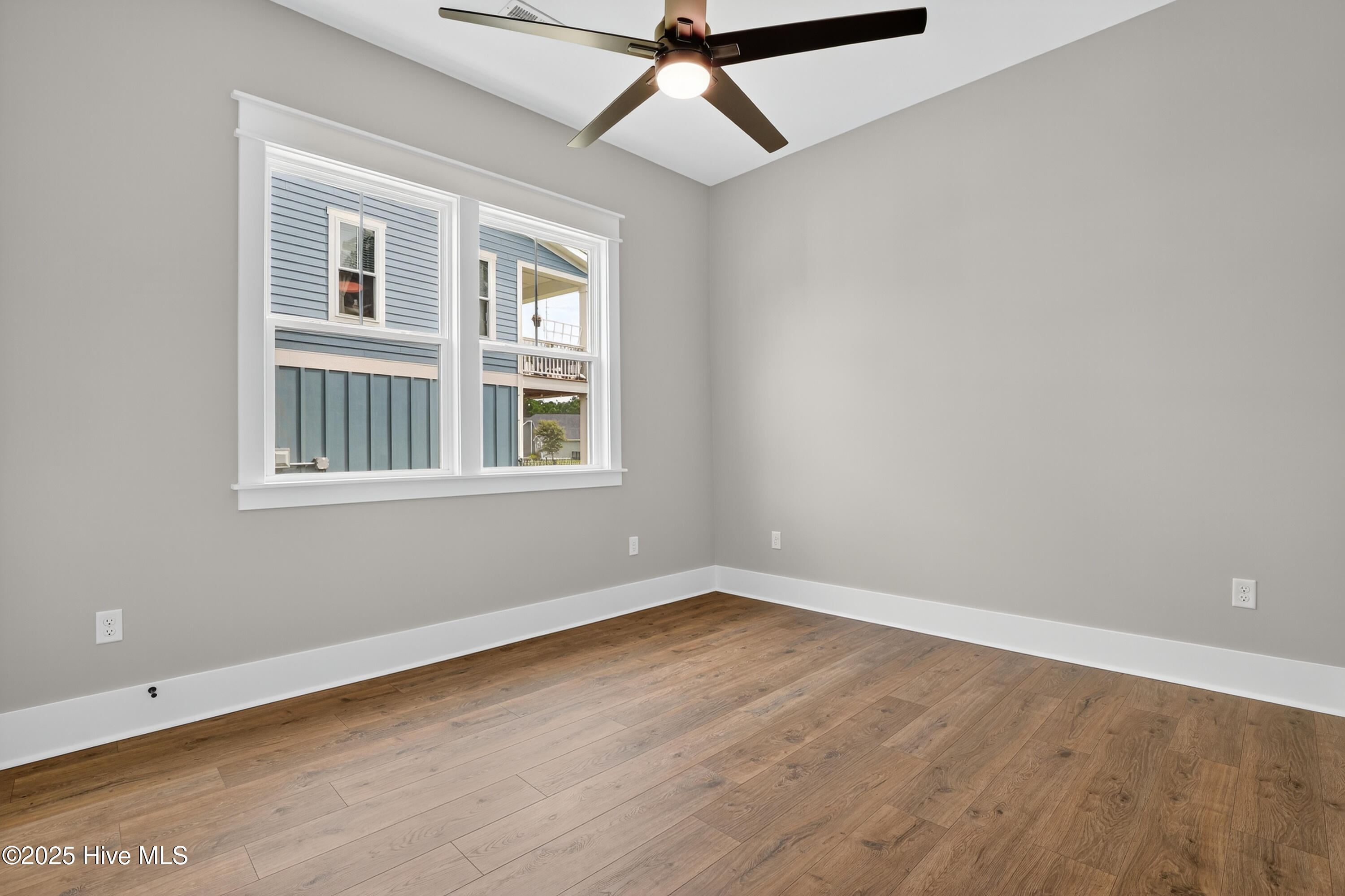 100546984 | Photo 34