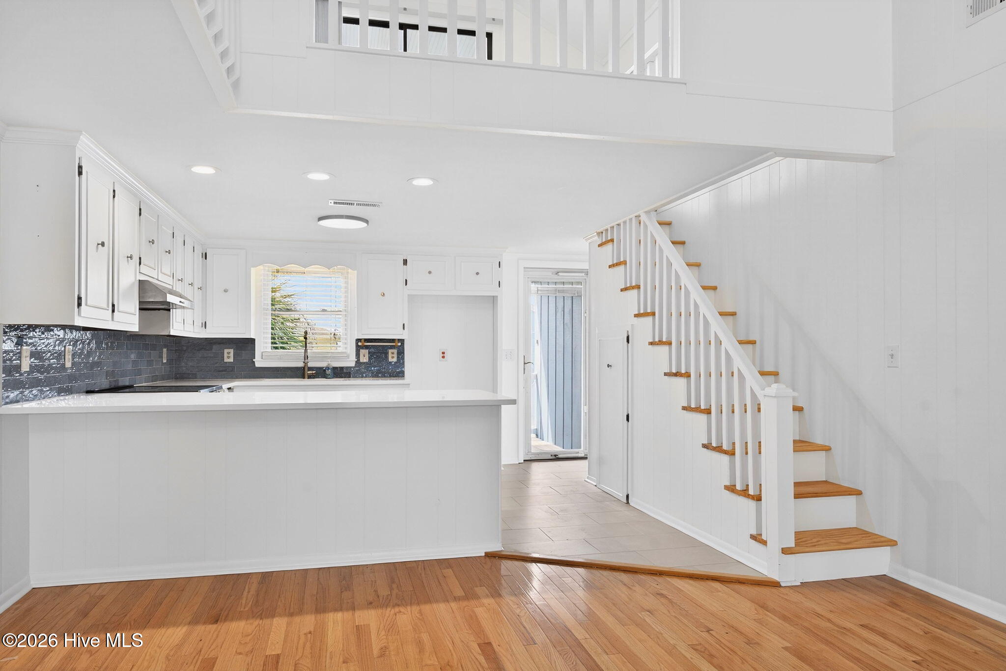 100548293 | Photo 12