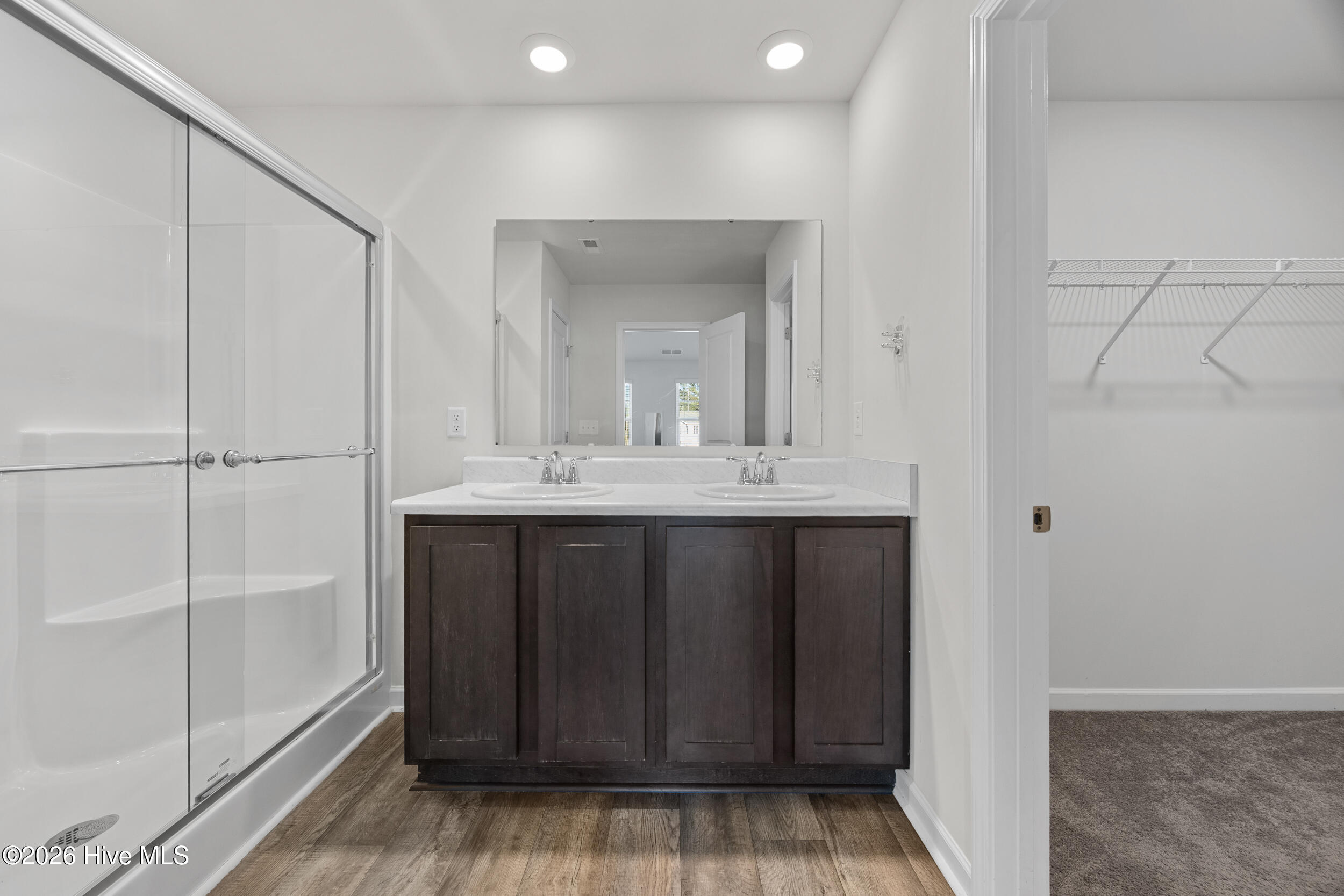 100553351 | Photo 29