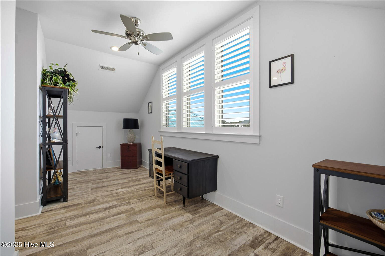 100546742 | Photo 25