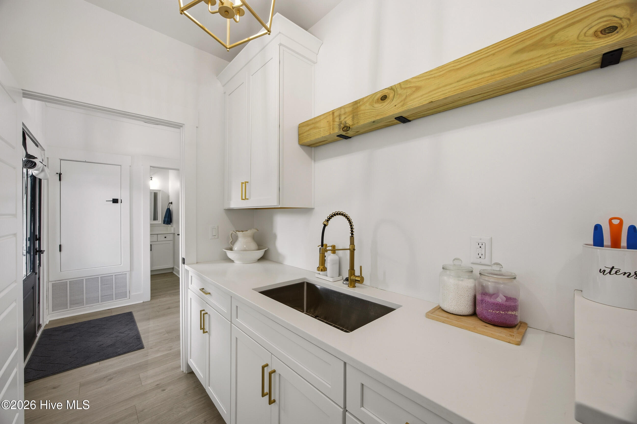 100558595 | Photo 48