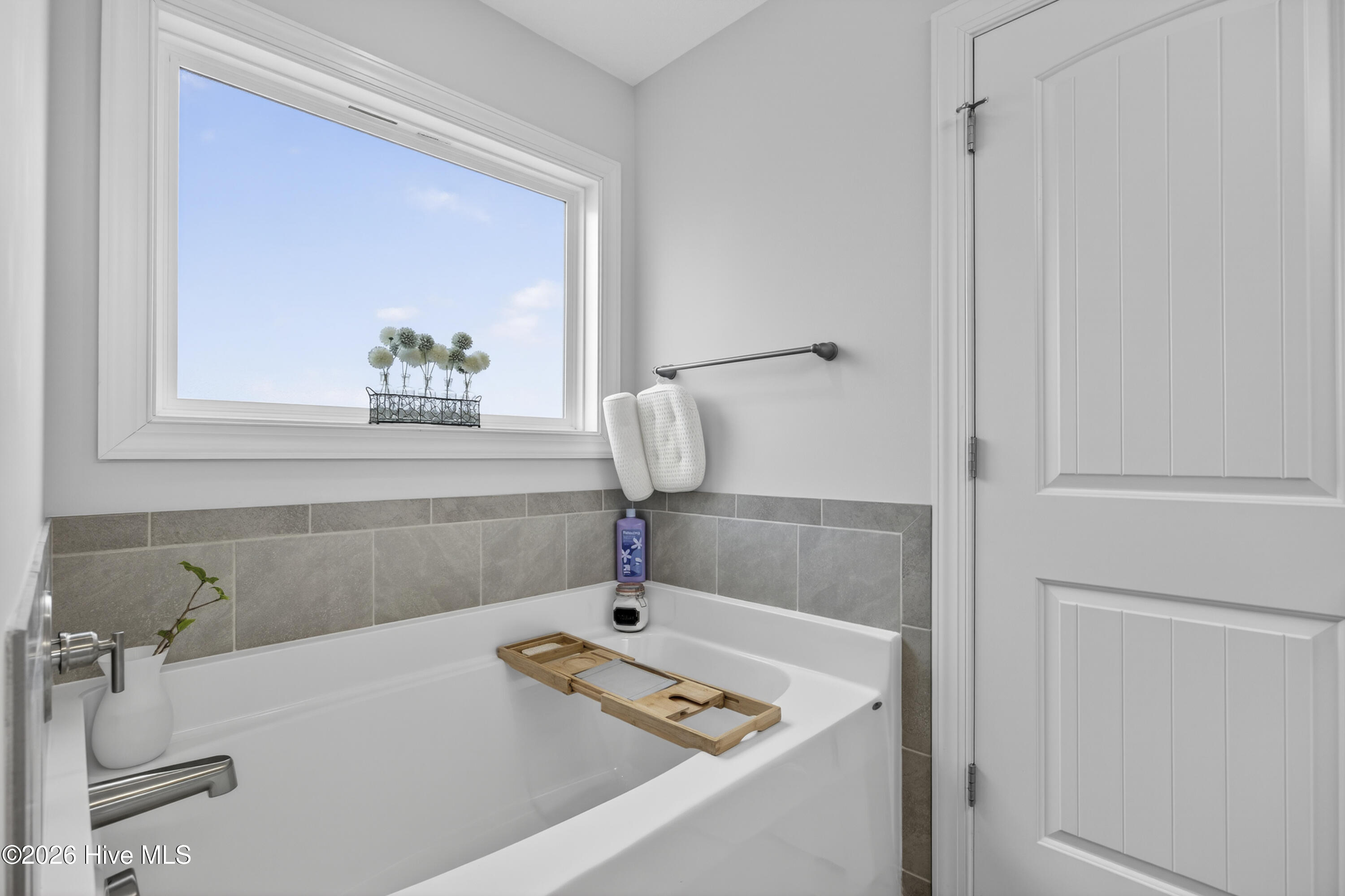 100558052 | Photo 32