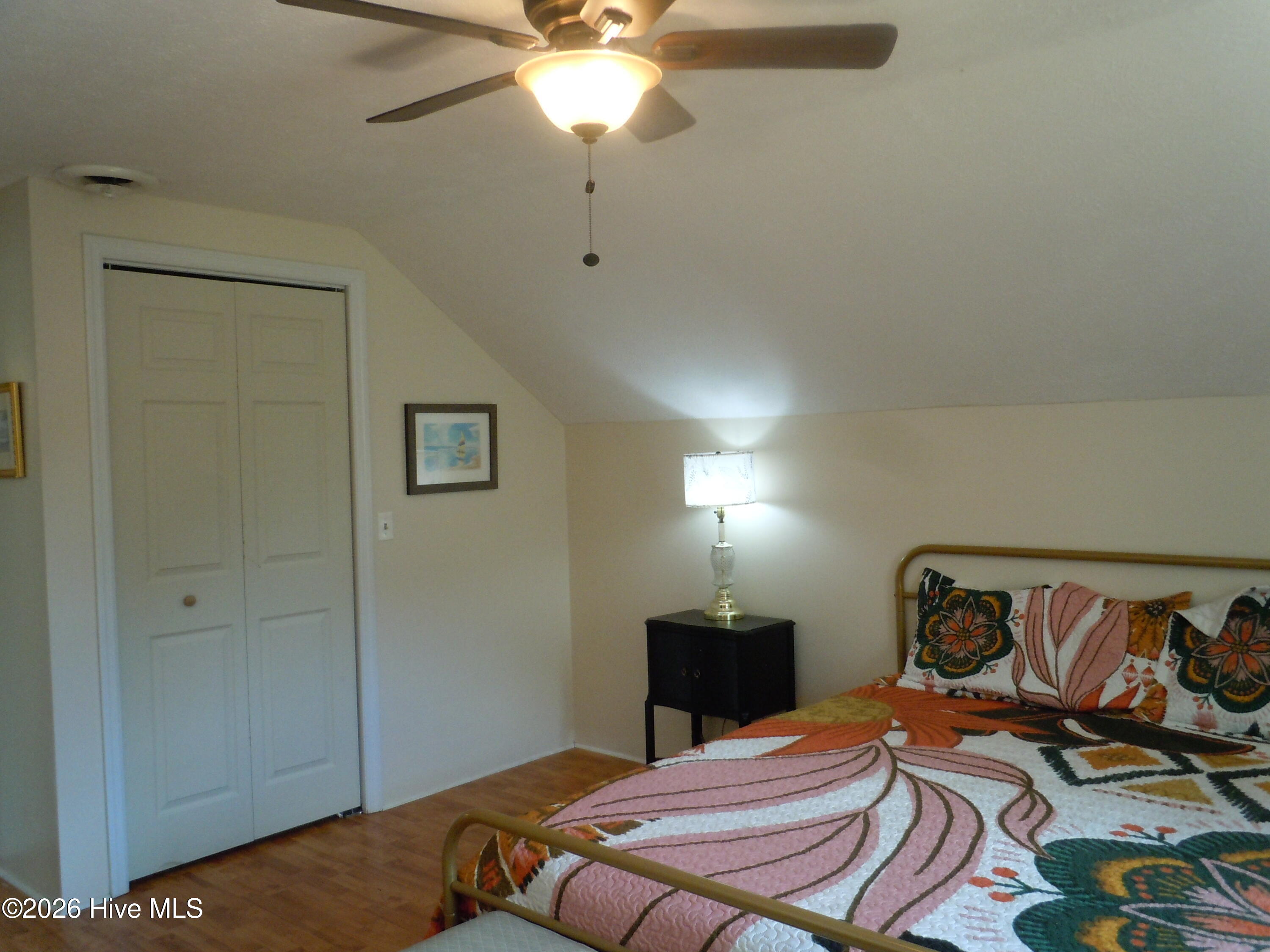 100565129 | Photo 51