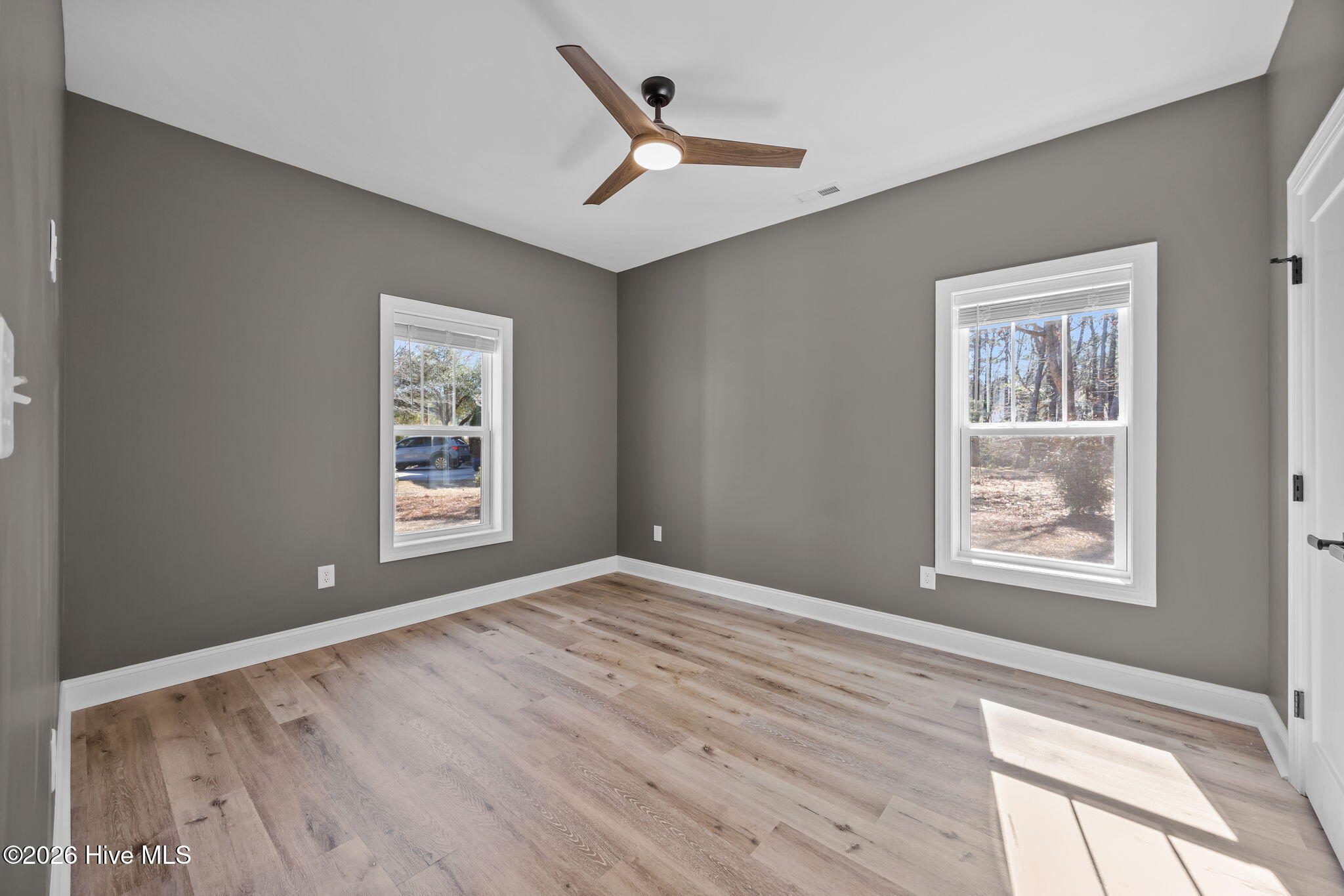 100569181 | Photo 29