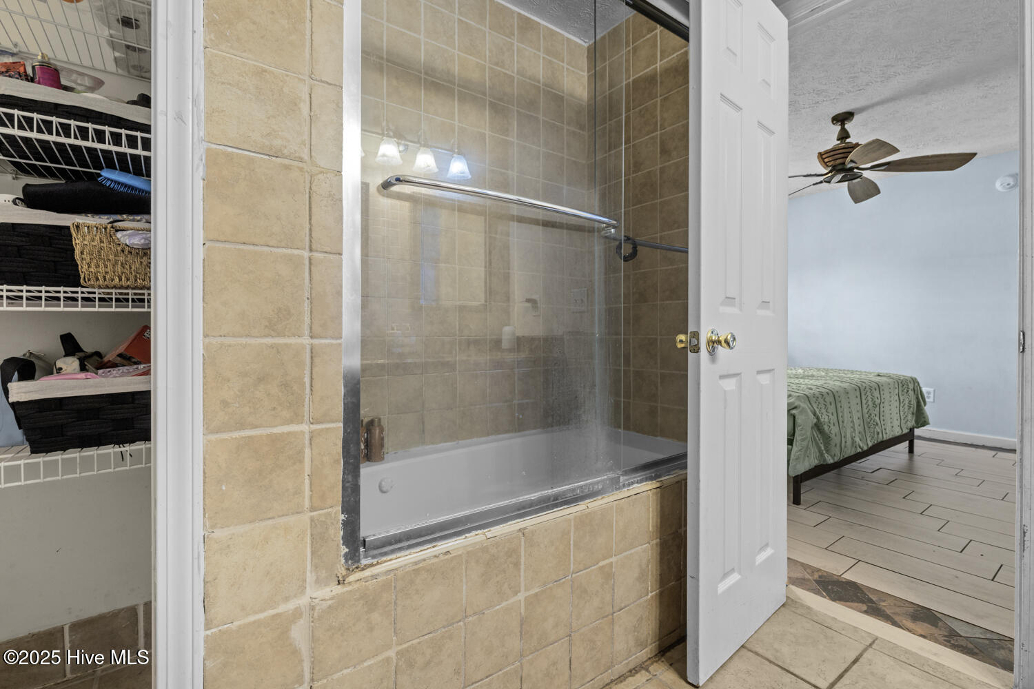 100534635 | Photo 21