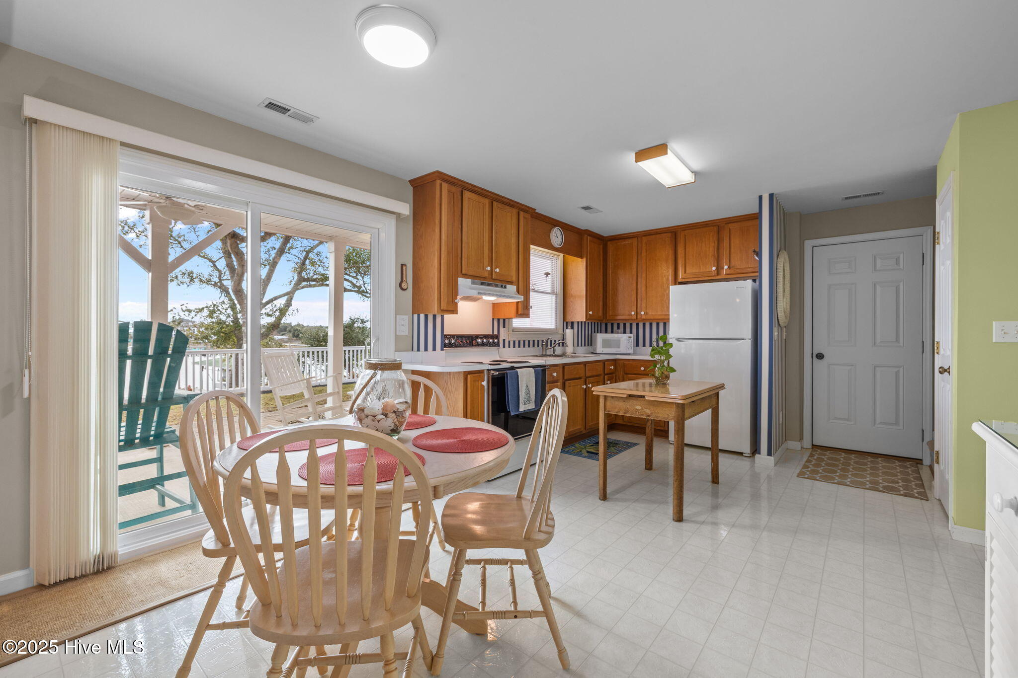 100542627 | Photo 35