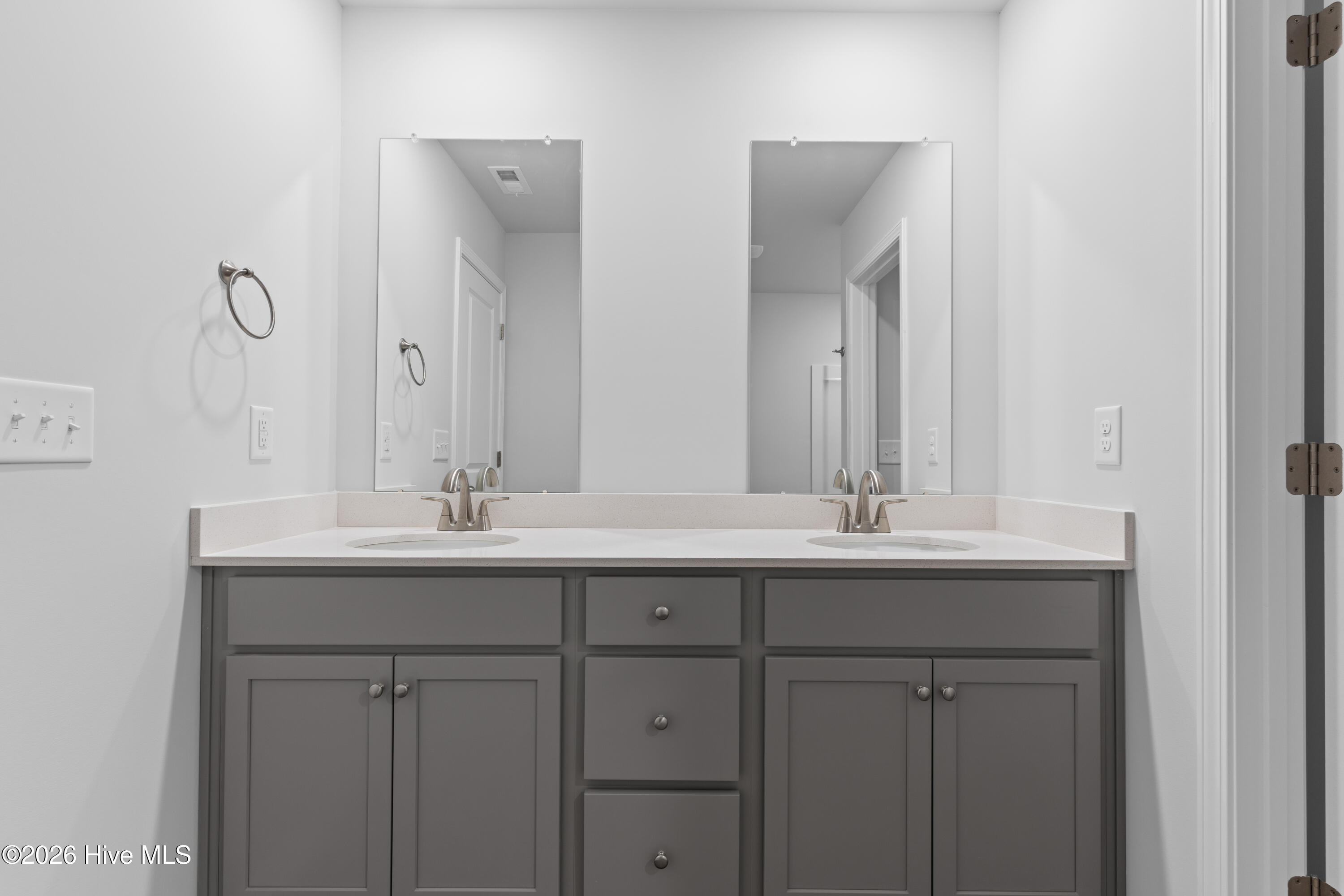 100538143 | Photo 30