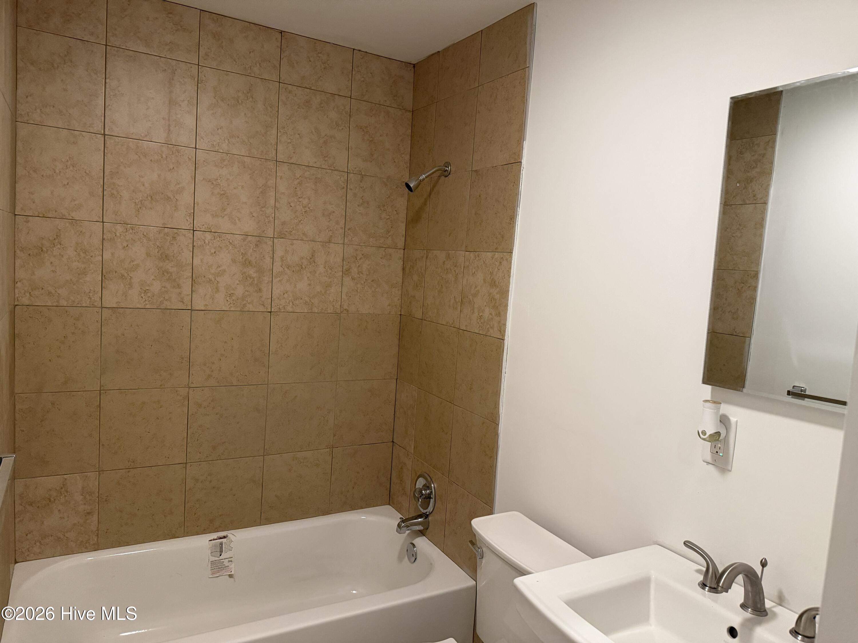 100565098 | Photo 30