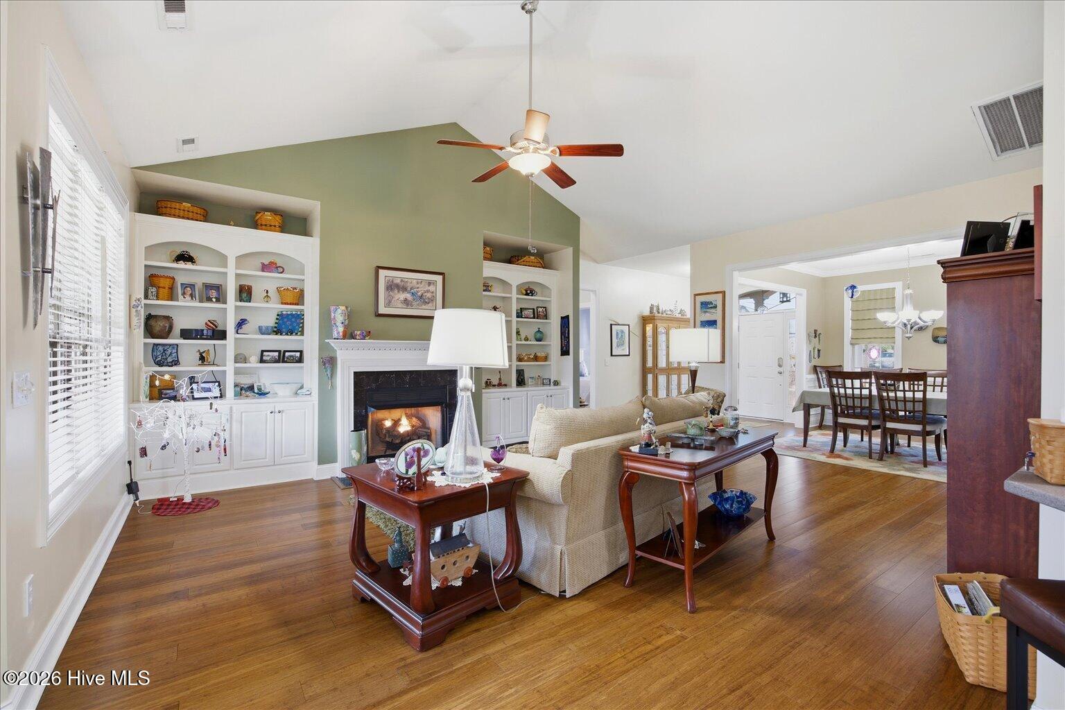 100560337 | Photo 10