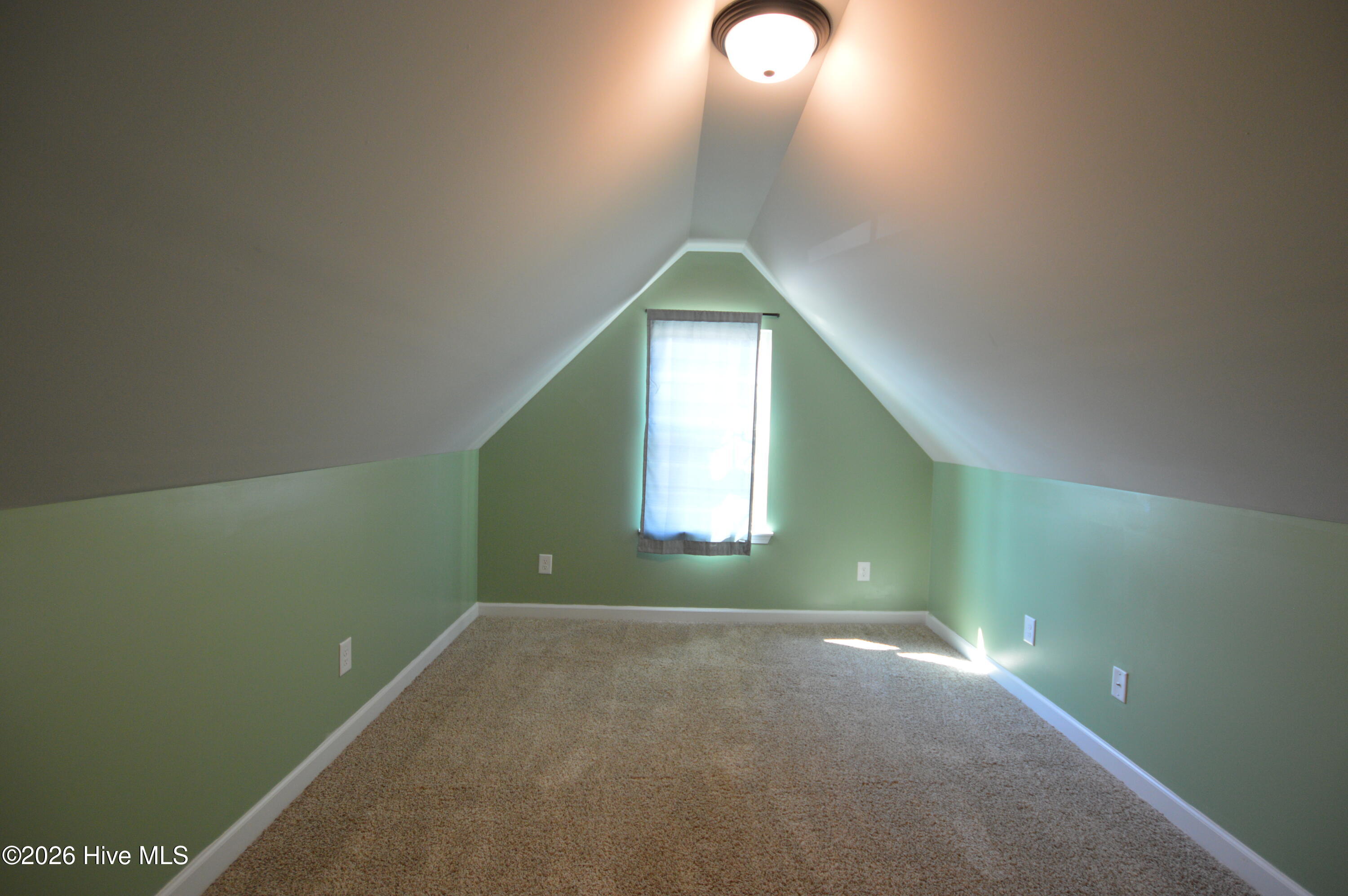 100551944 | Photo 14