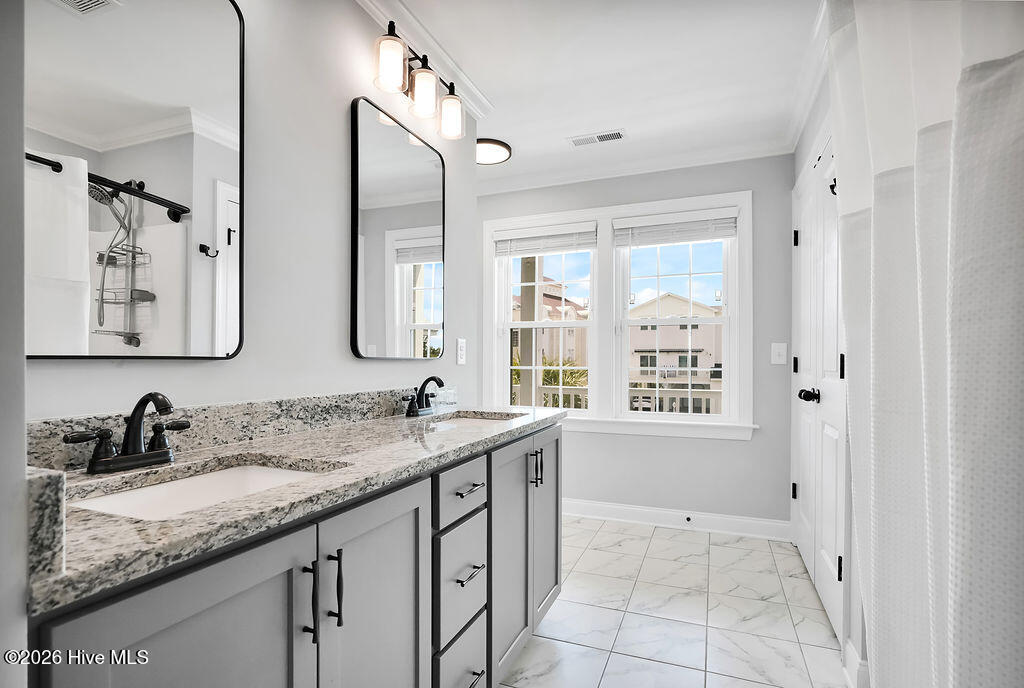 100566237 | Photo 19