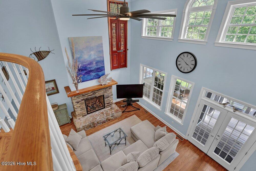 100568961 | Photo 43