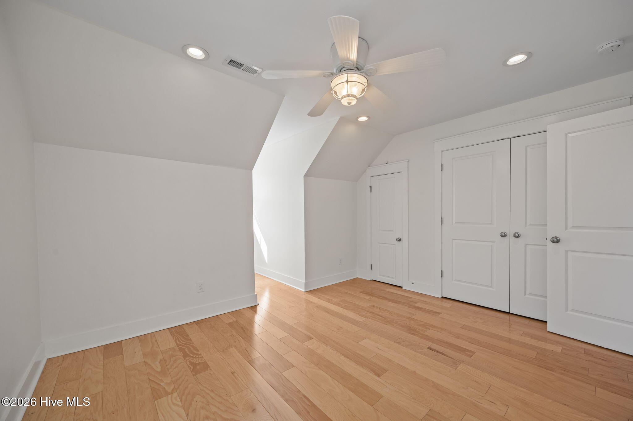 100558576 | Photo 49