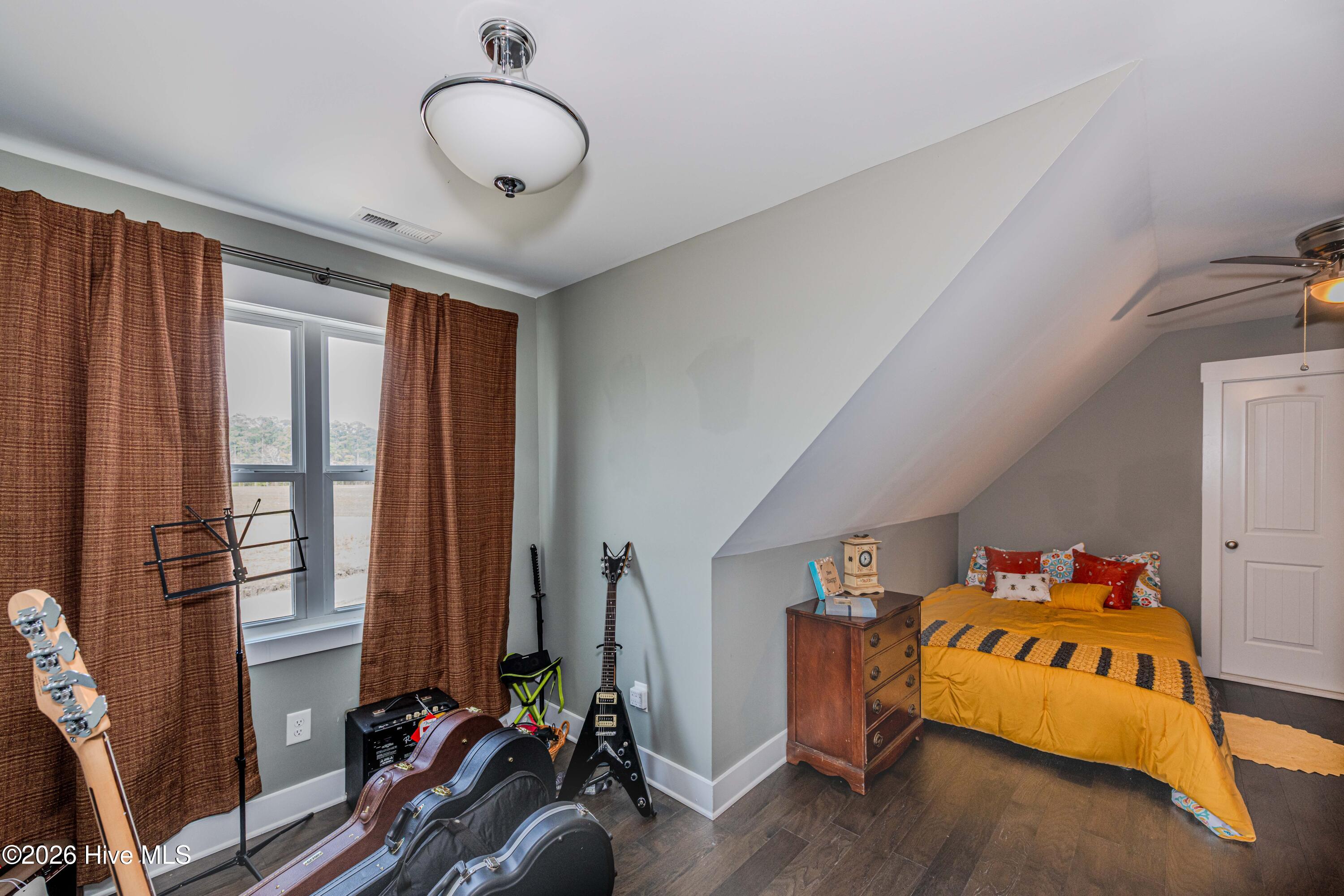 100559174 | Photo 64