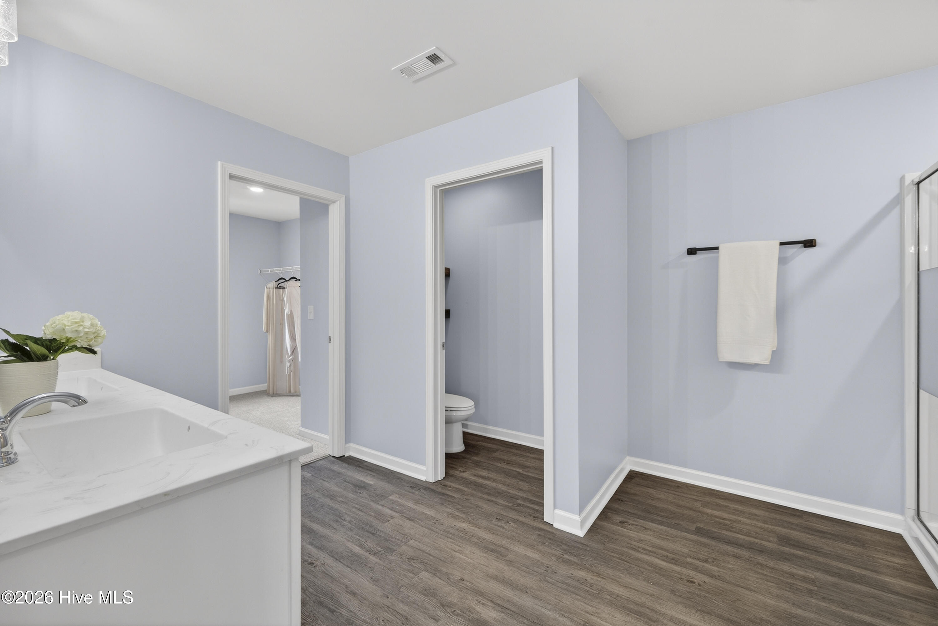 100558263 | Photo 25