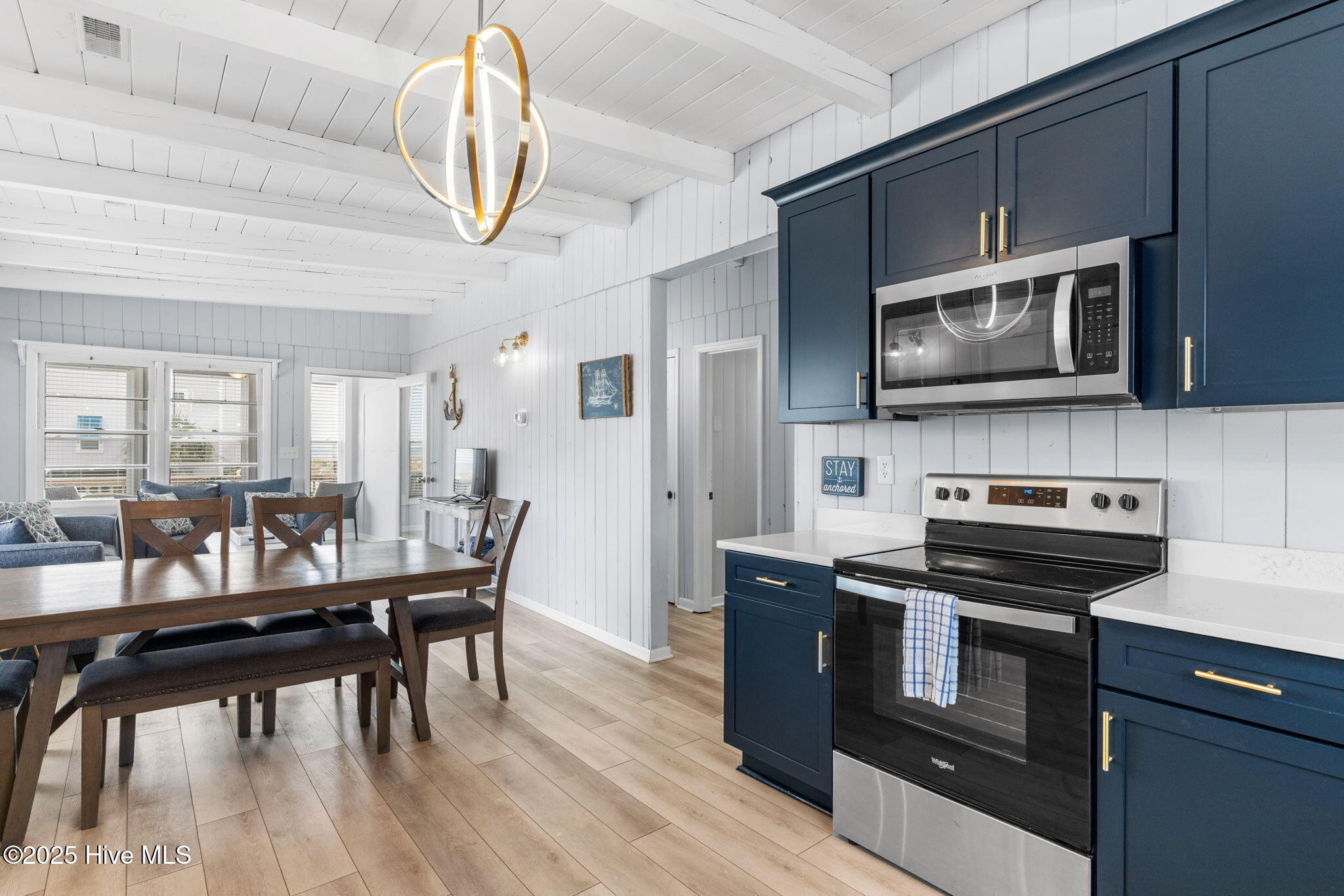 100526809 | Photo 18