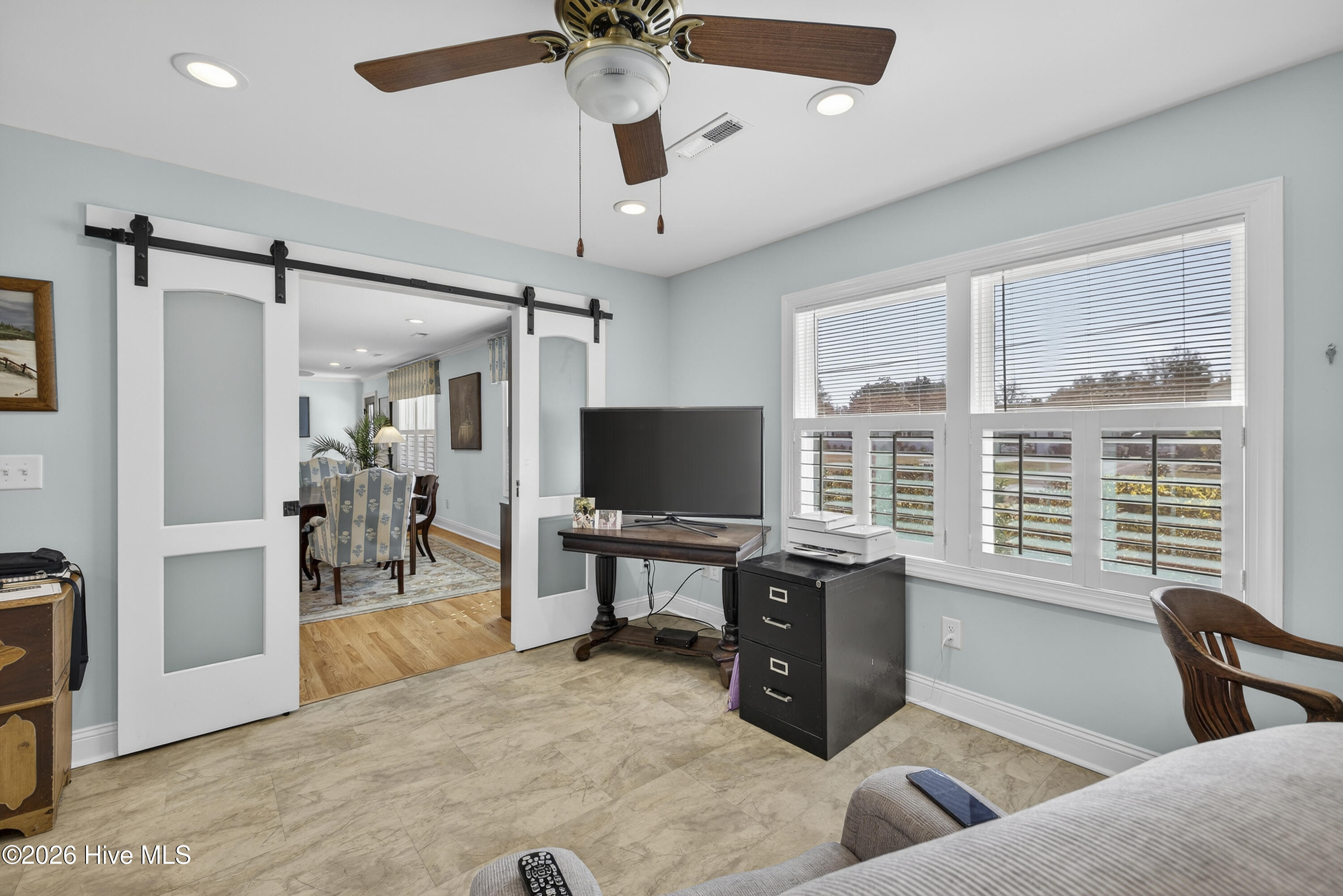 100559114 | Photo 35