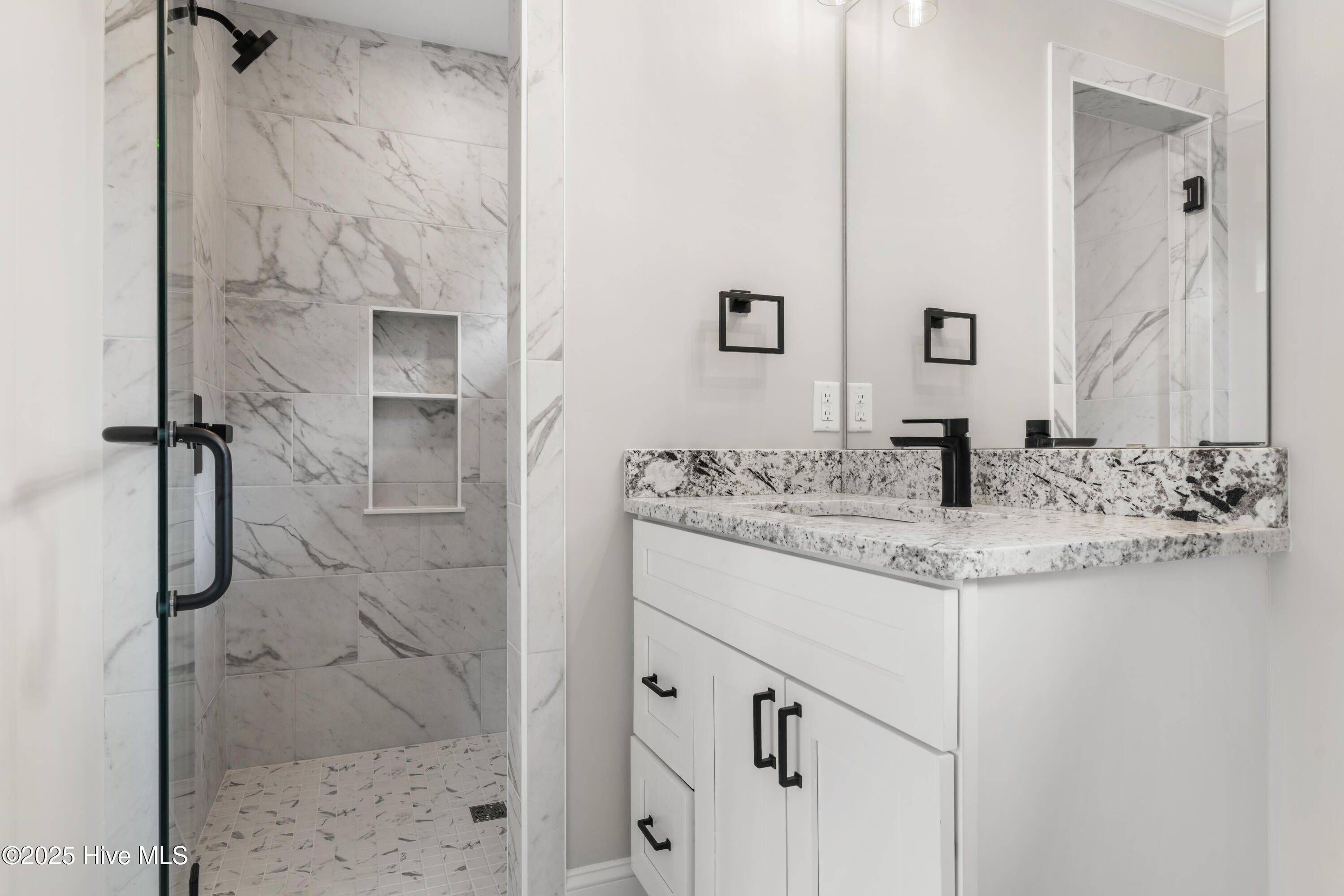 100485467 | Photo 37