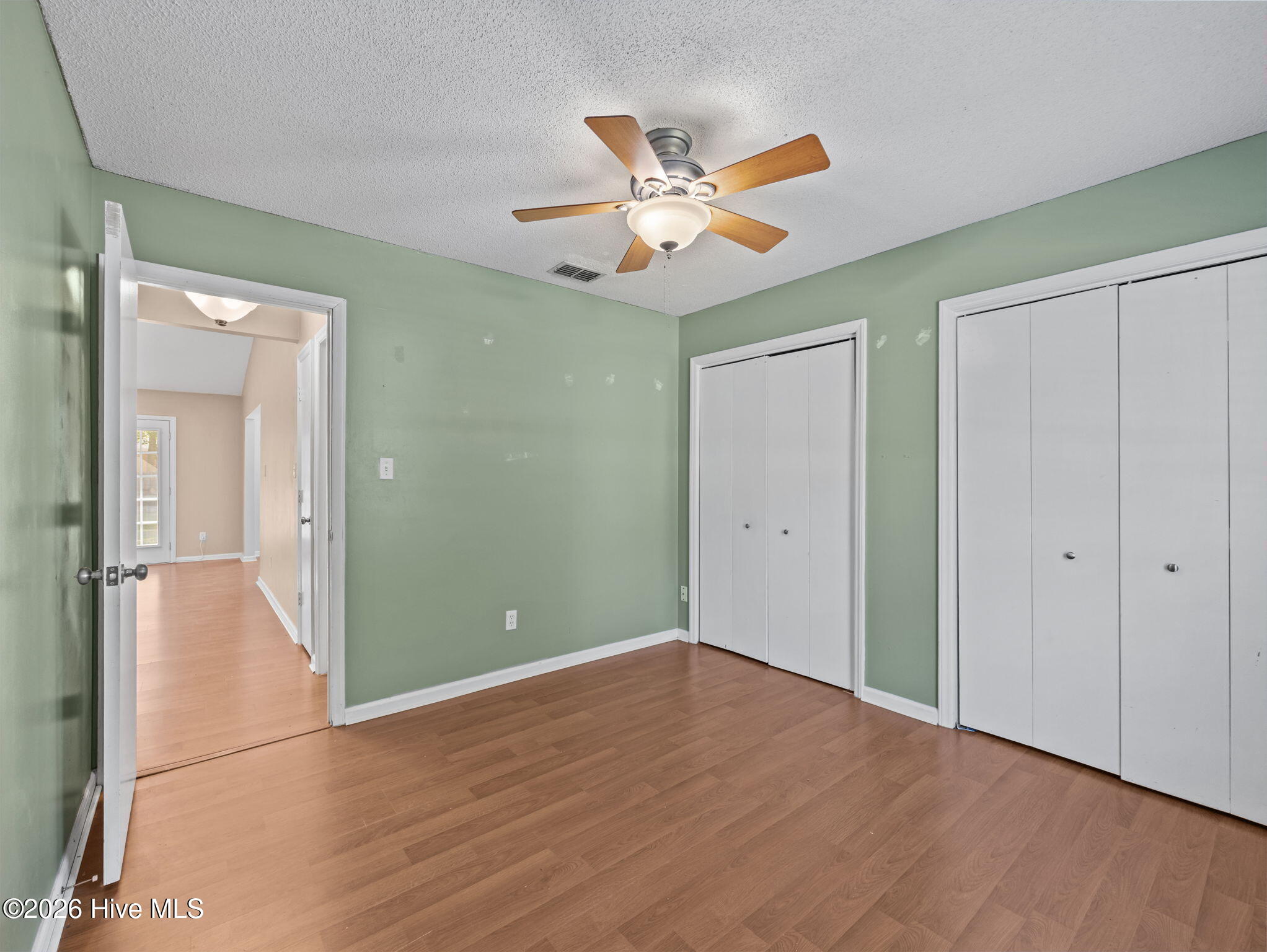 100567590 | Photo 24