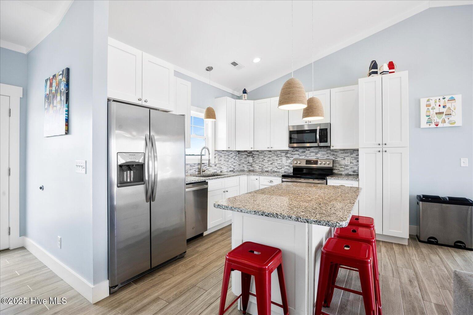 100528040 | Photo 13