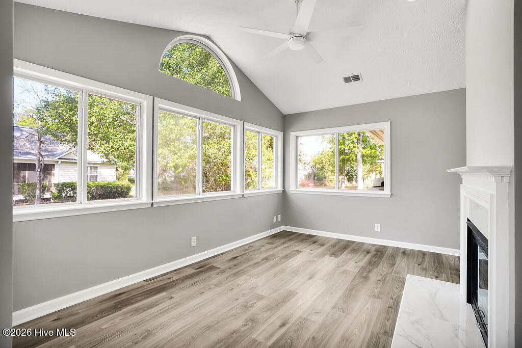 100567951 | Photo 11