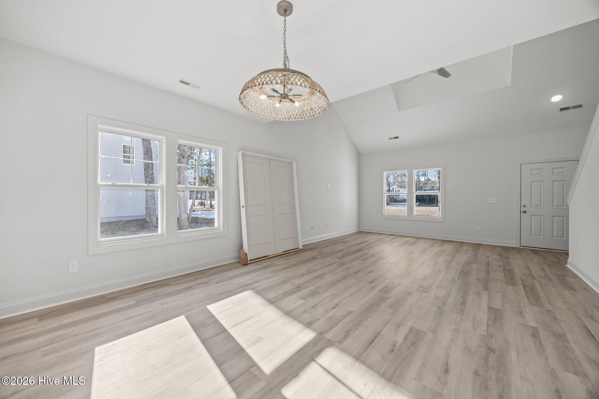 100528574 | Photo 11