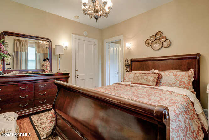 100316615 | Photo 36