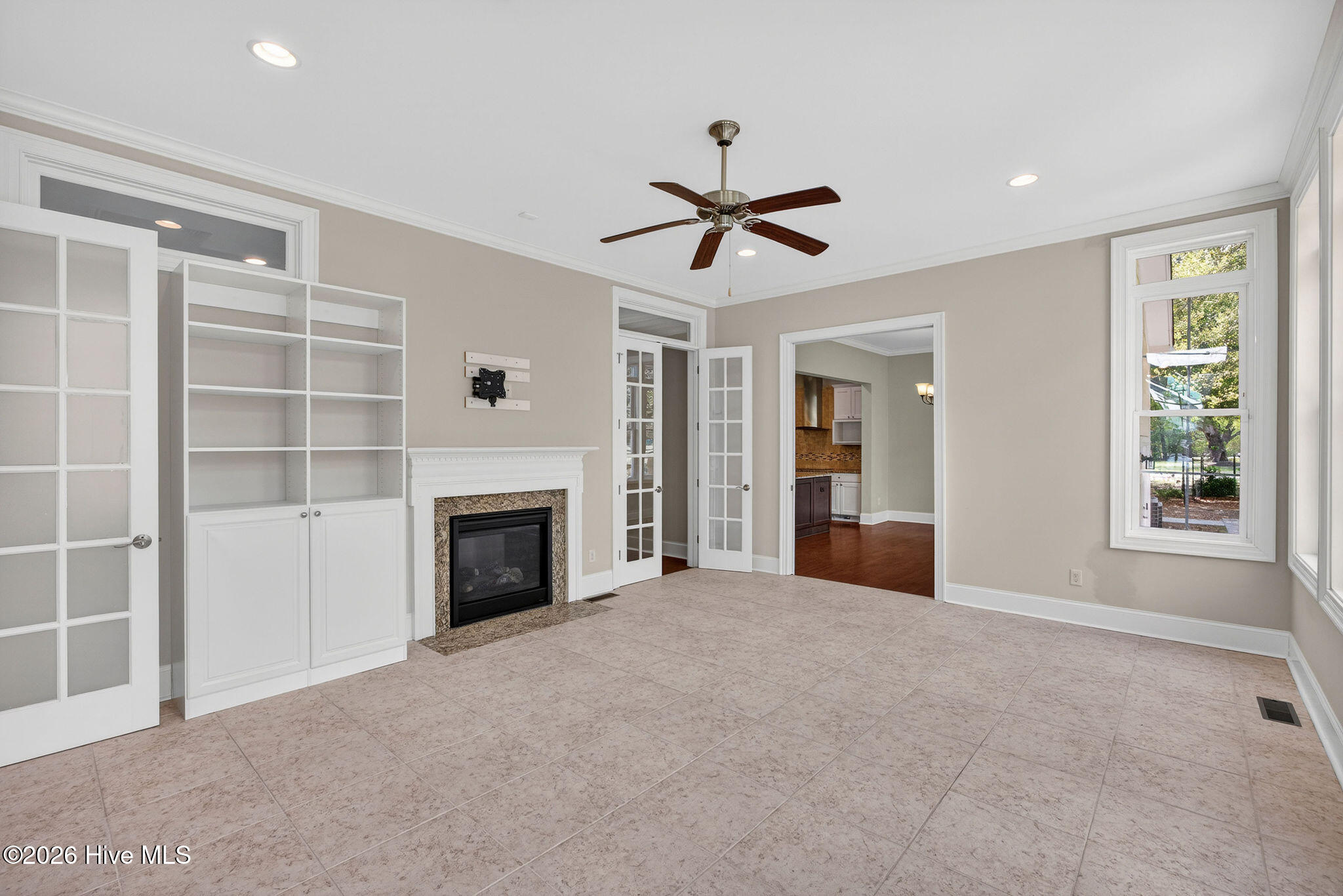 100566414 | Photo 38