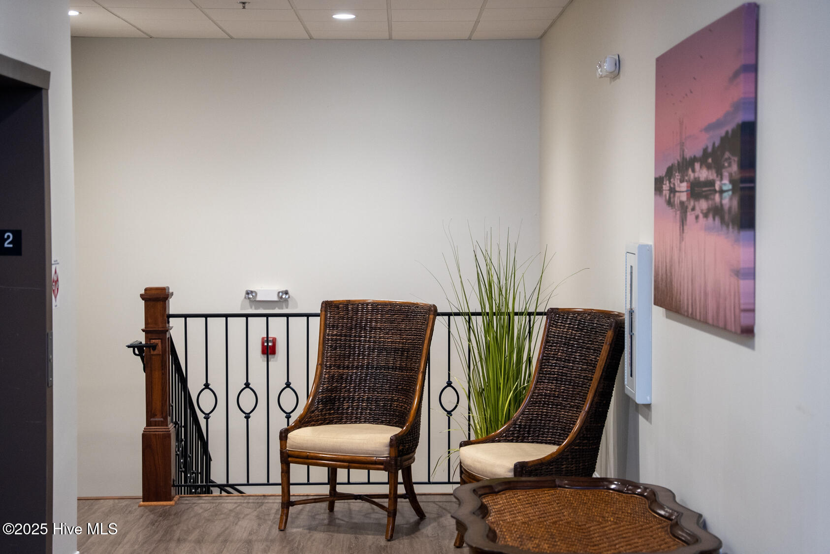 100543941 | Photo 83