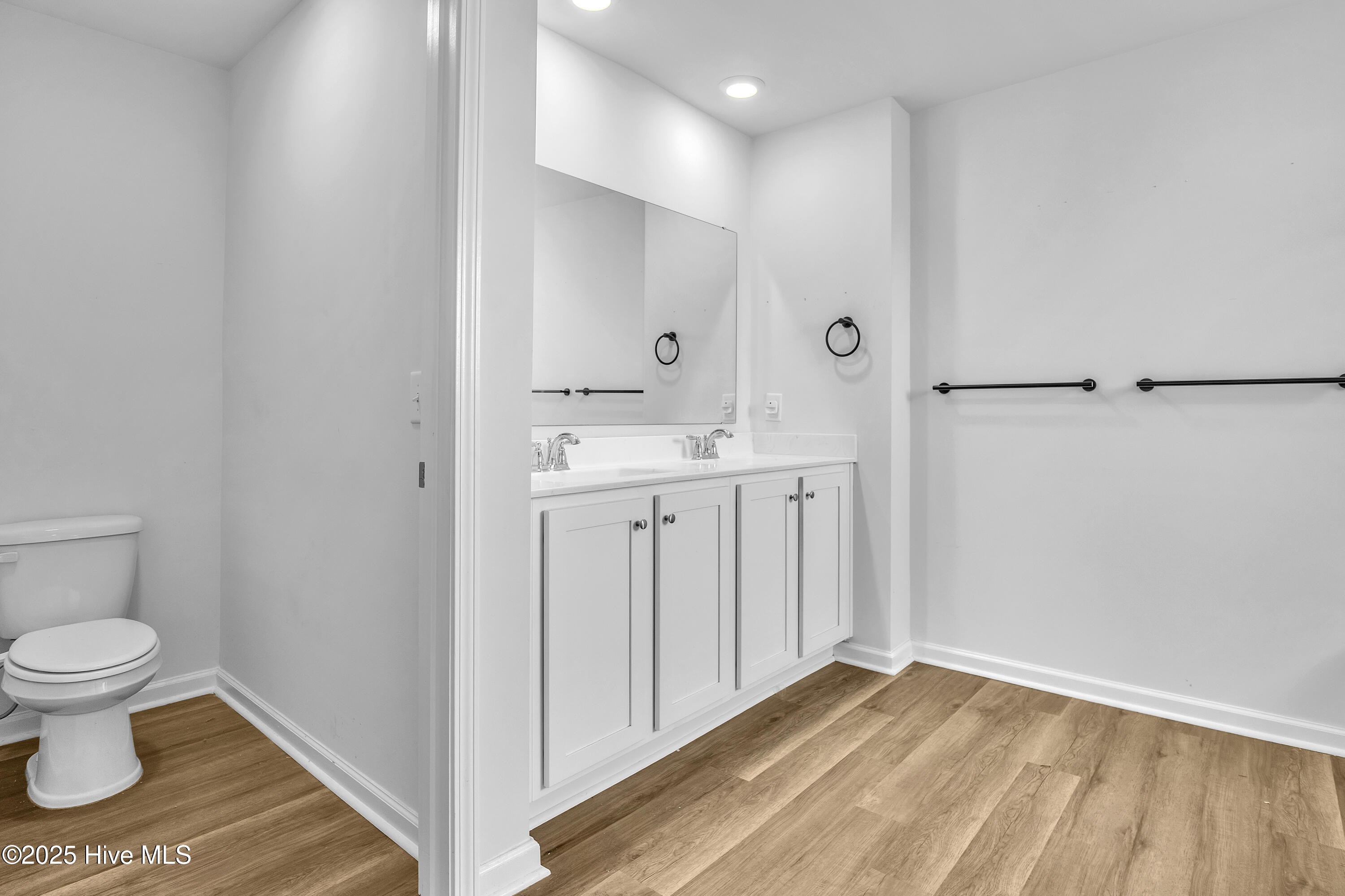 100540789 | Photo 37