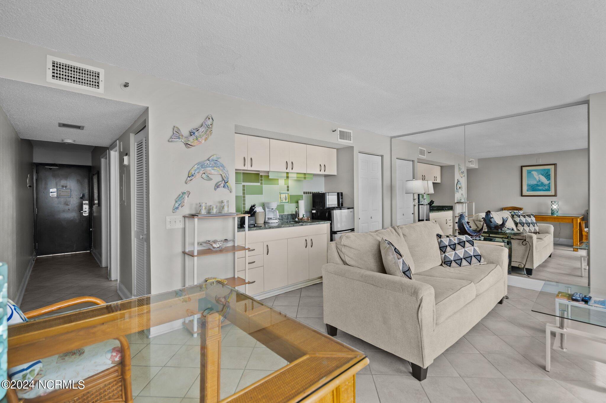 100531312 | Photo 13