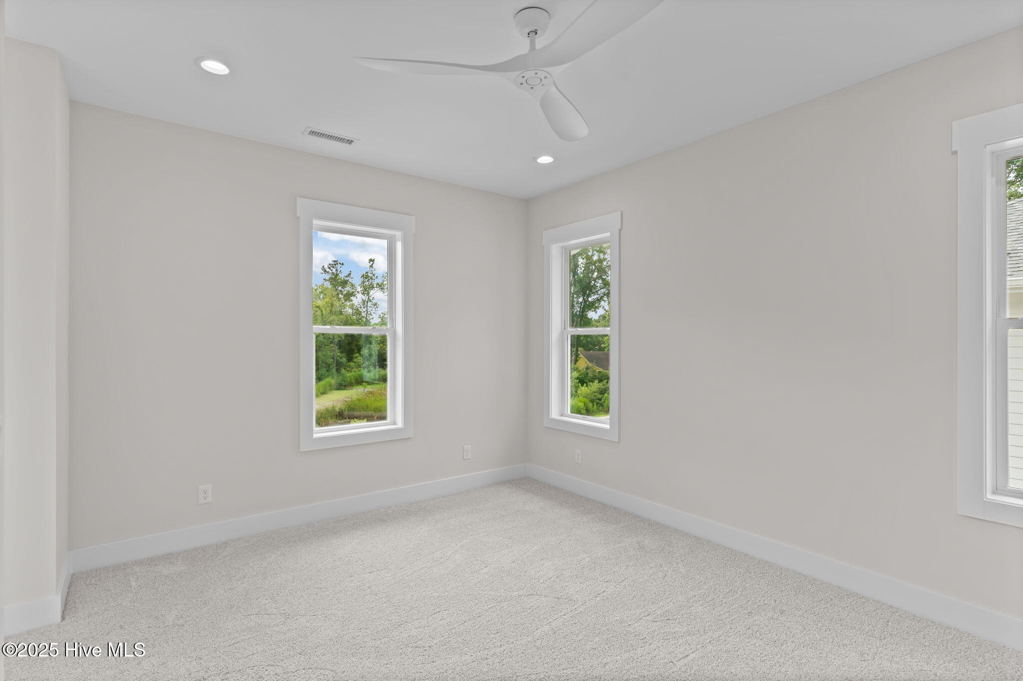 100548099 | Photo 58