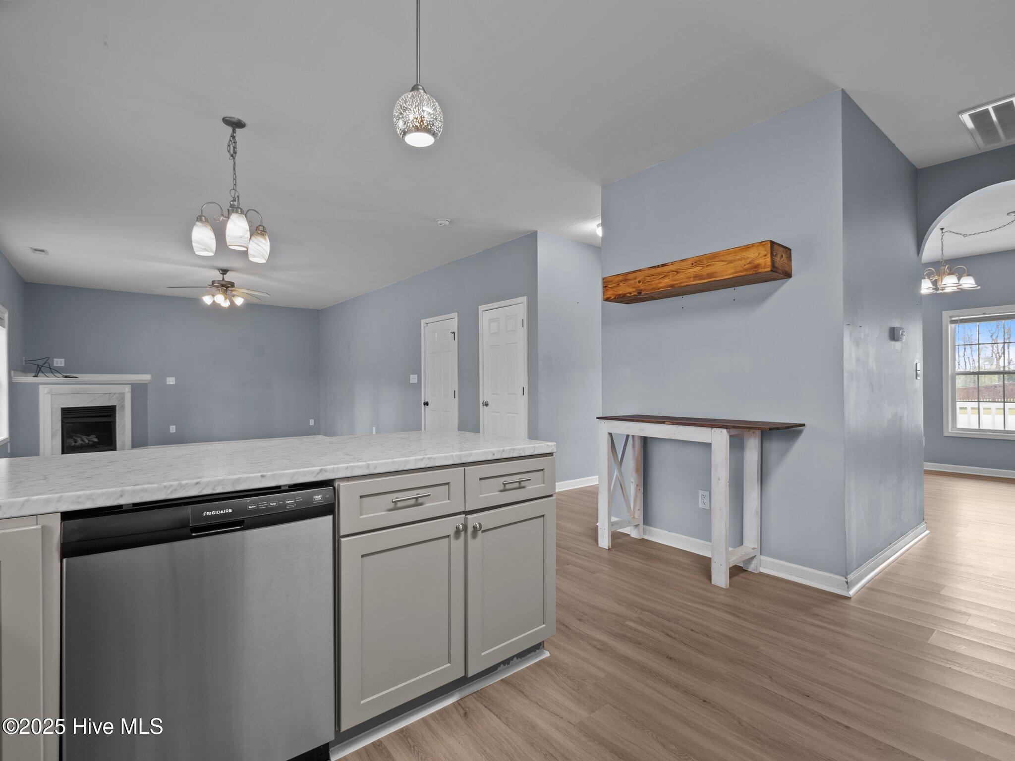 100544951 | Photo 14