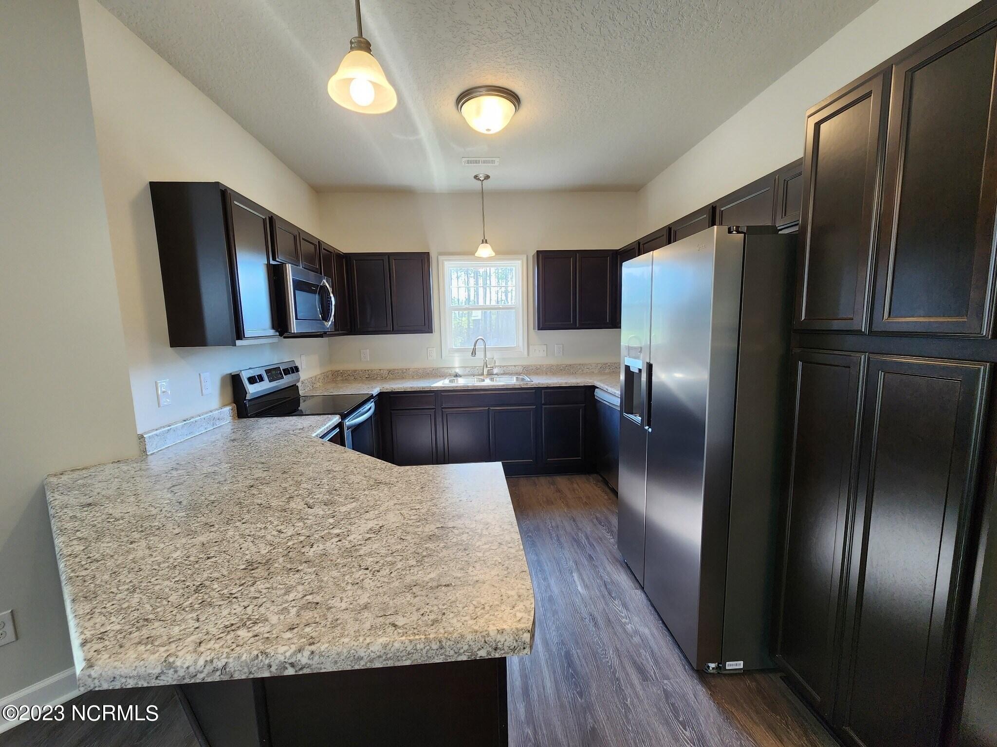 100524735 | Photo 26