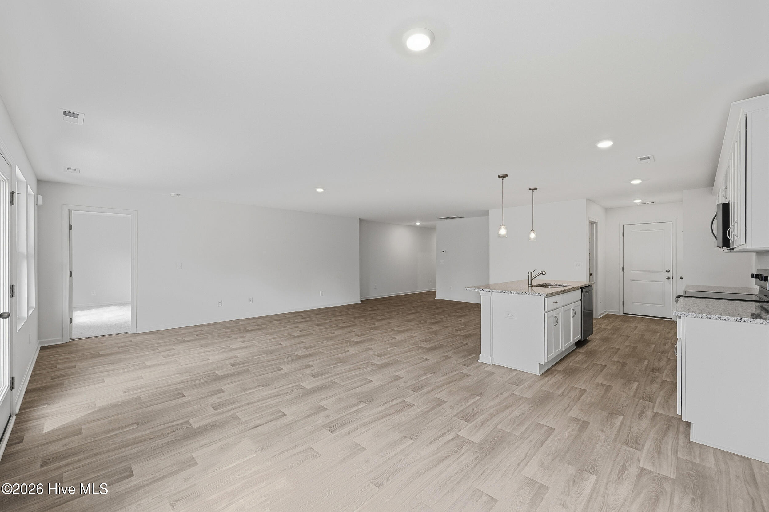 100554549 | Photo 12