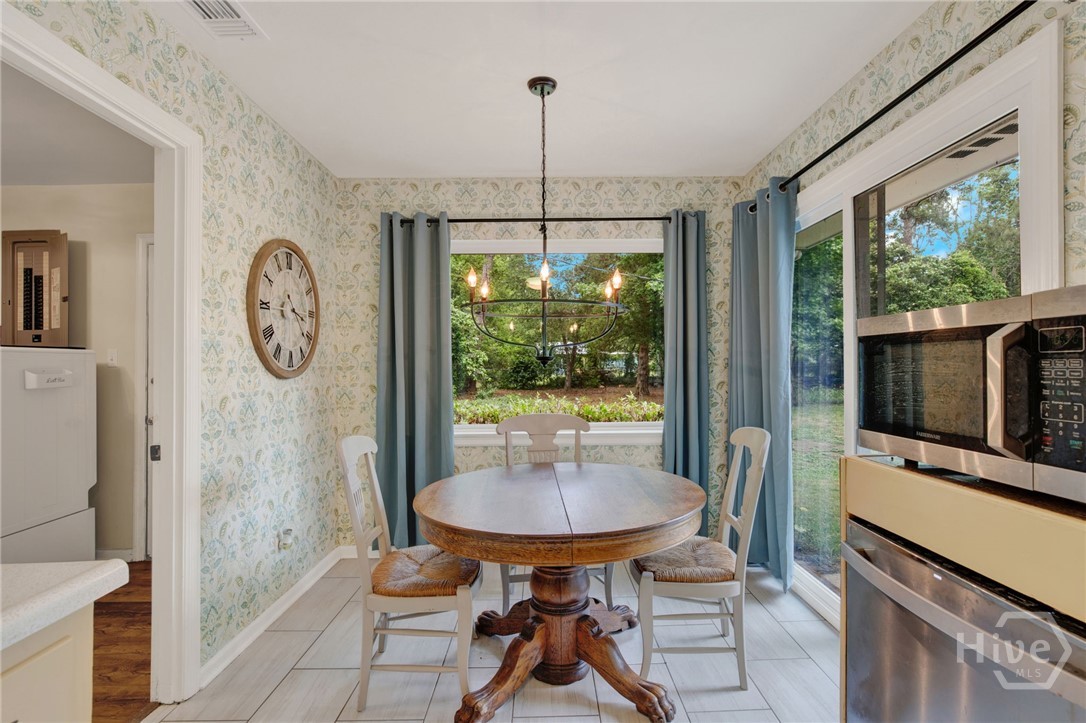 1908 Colonial Drive