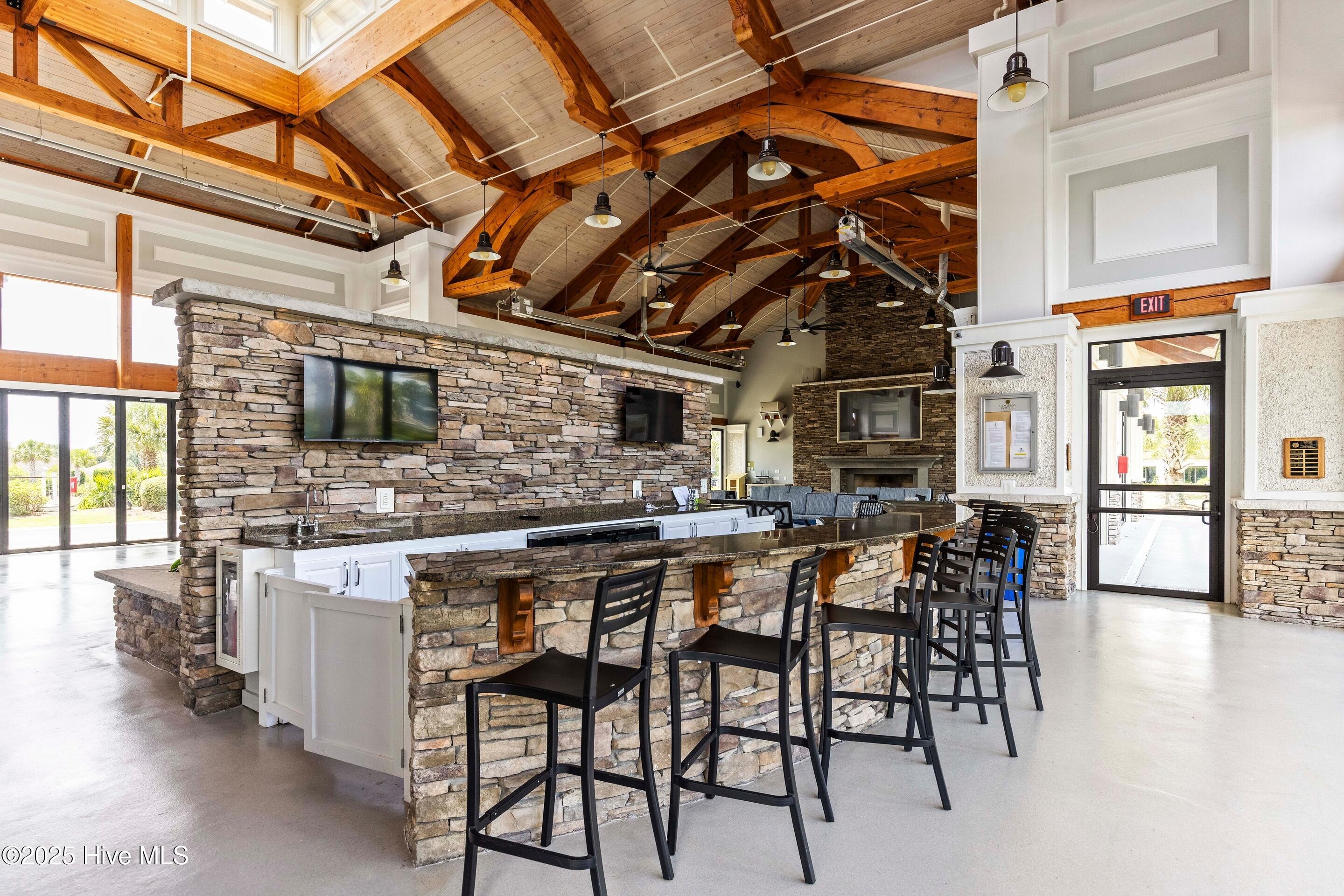 100517606 | Photo 84