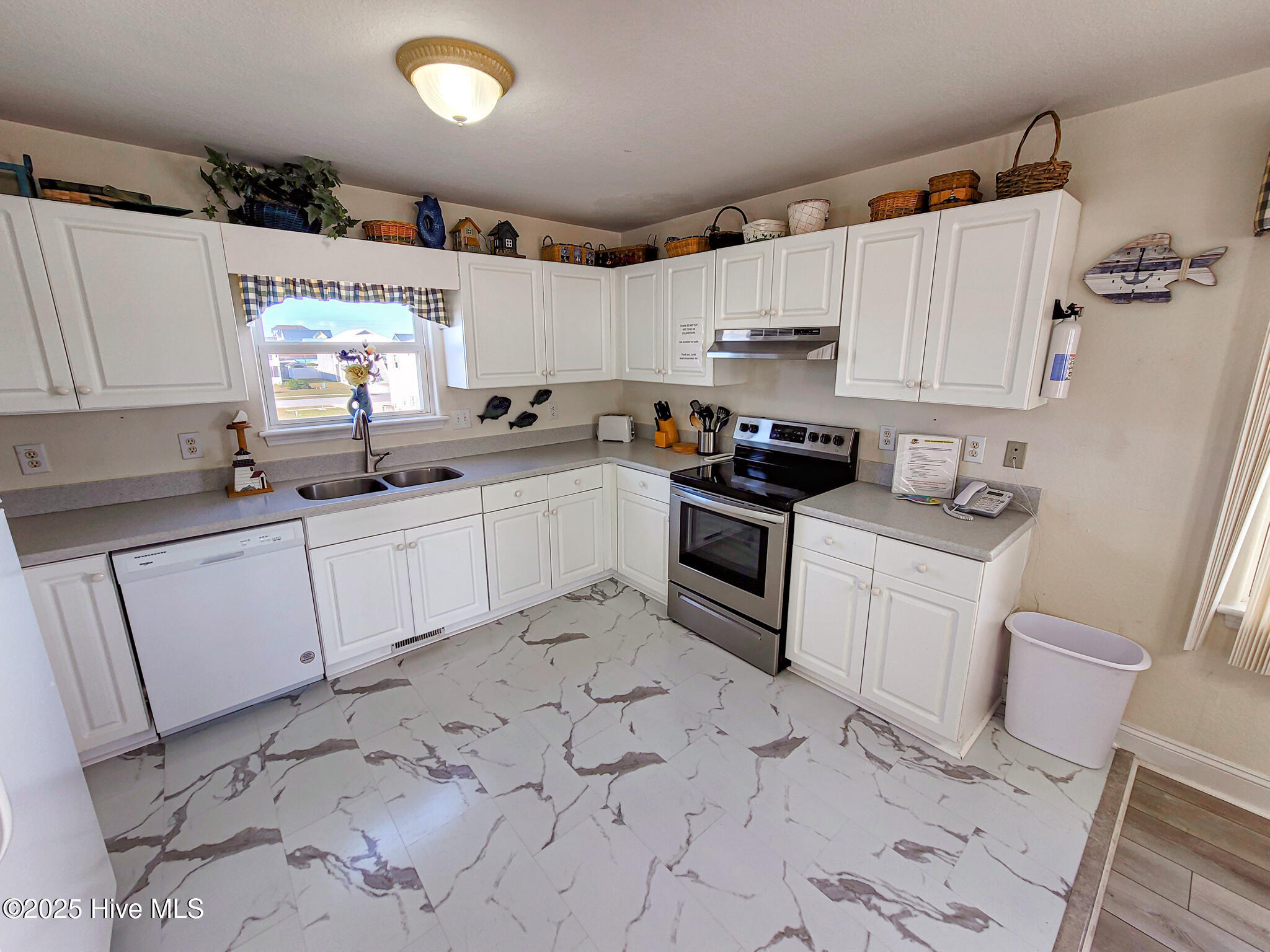 100499677 | Photo 11