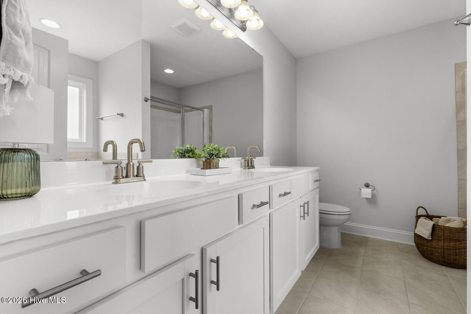 100563799 | Photo 17