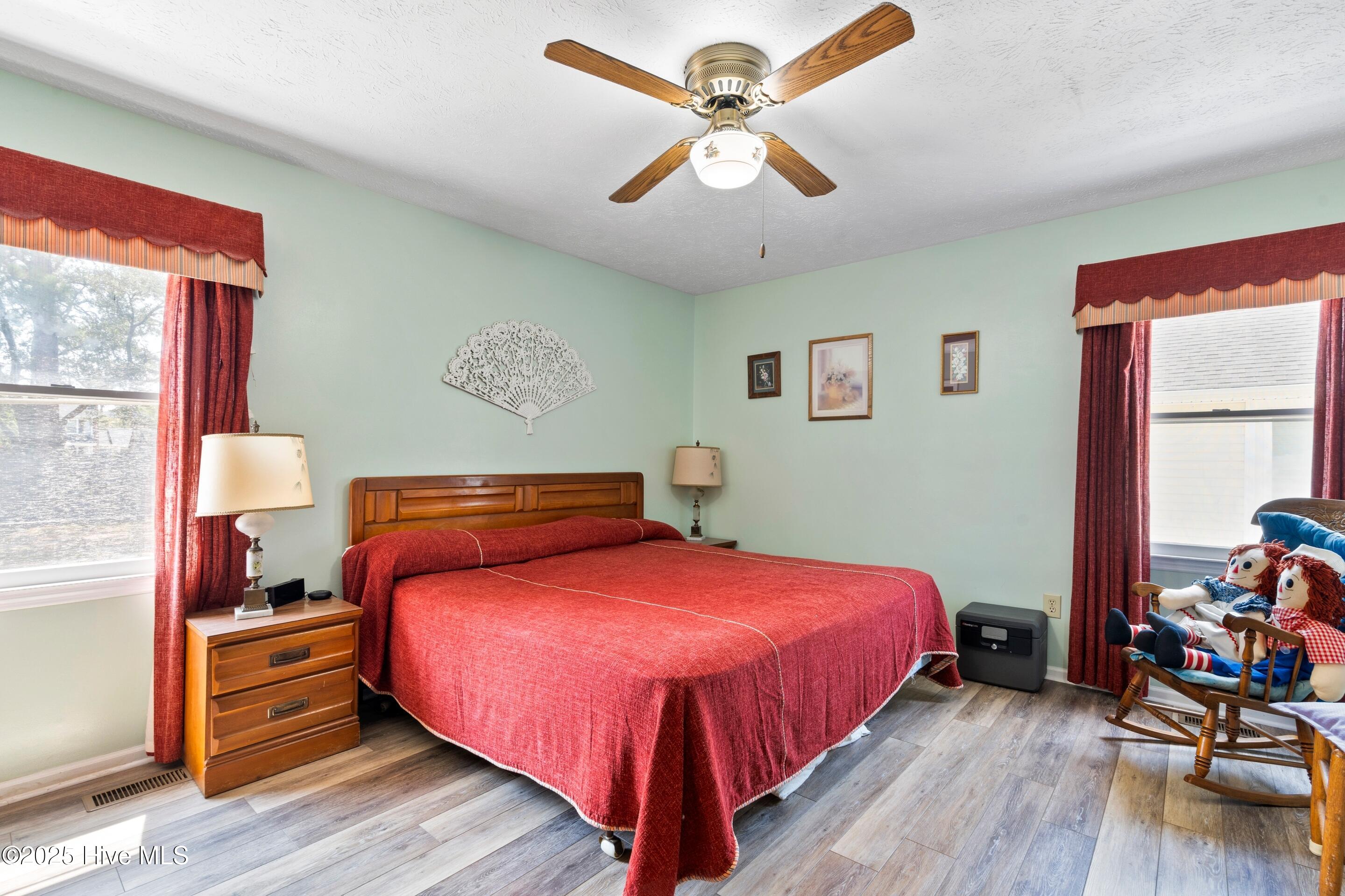 100521940 | Photo 35