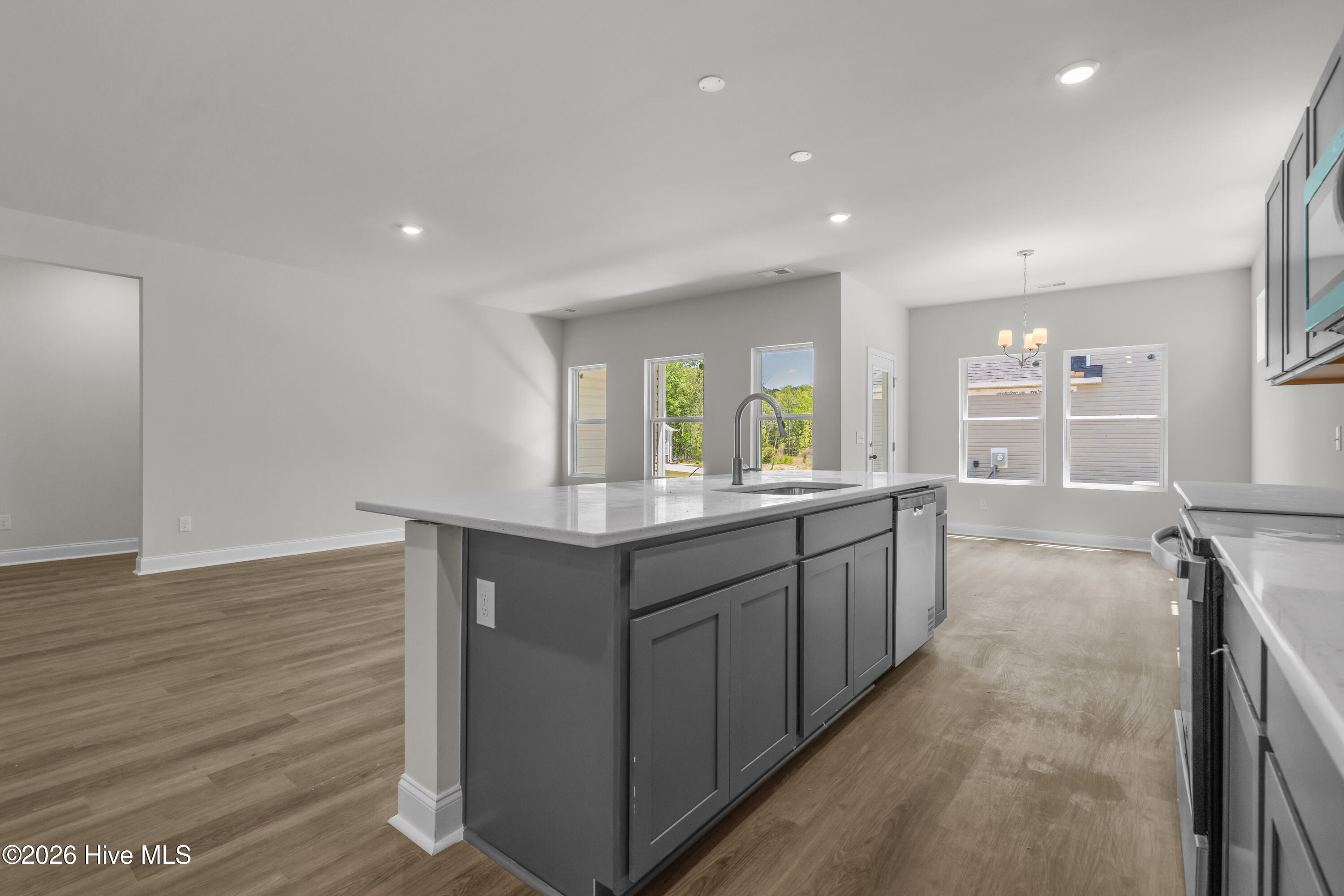 100554744 | Photo 20